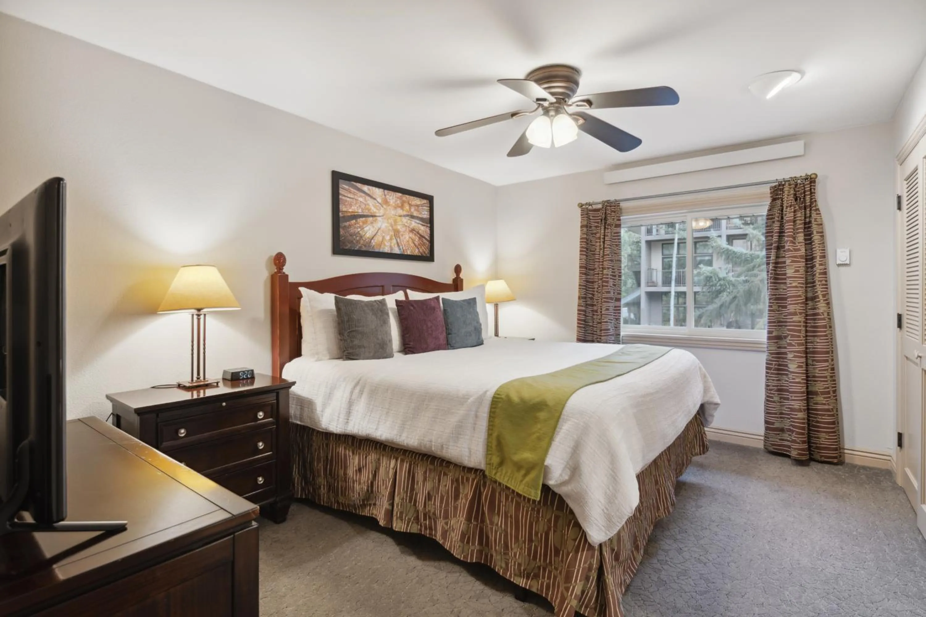 Bedroom, Bed in Falcon Point