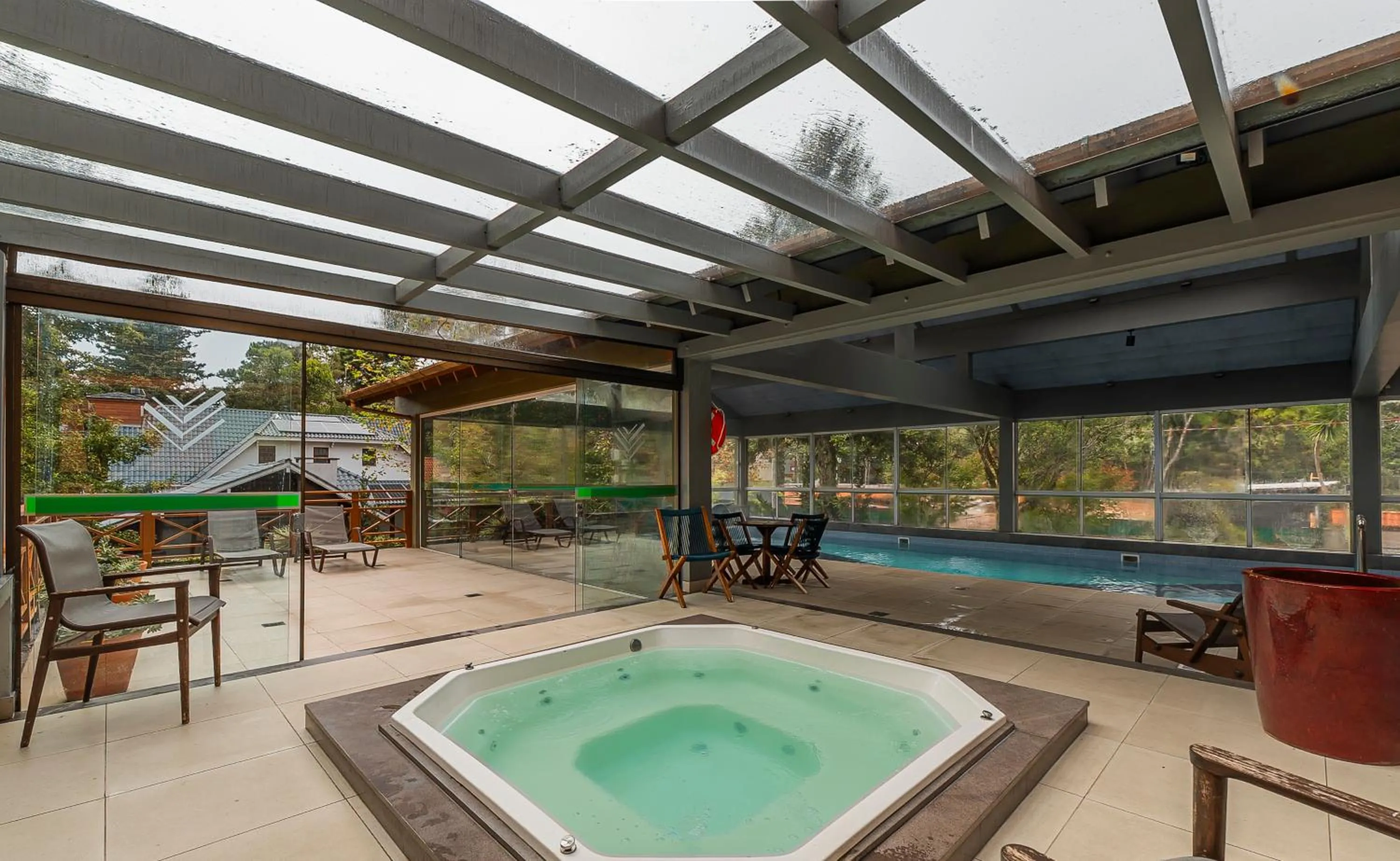 Swimming pool in Hotel Laghetto Gramado