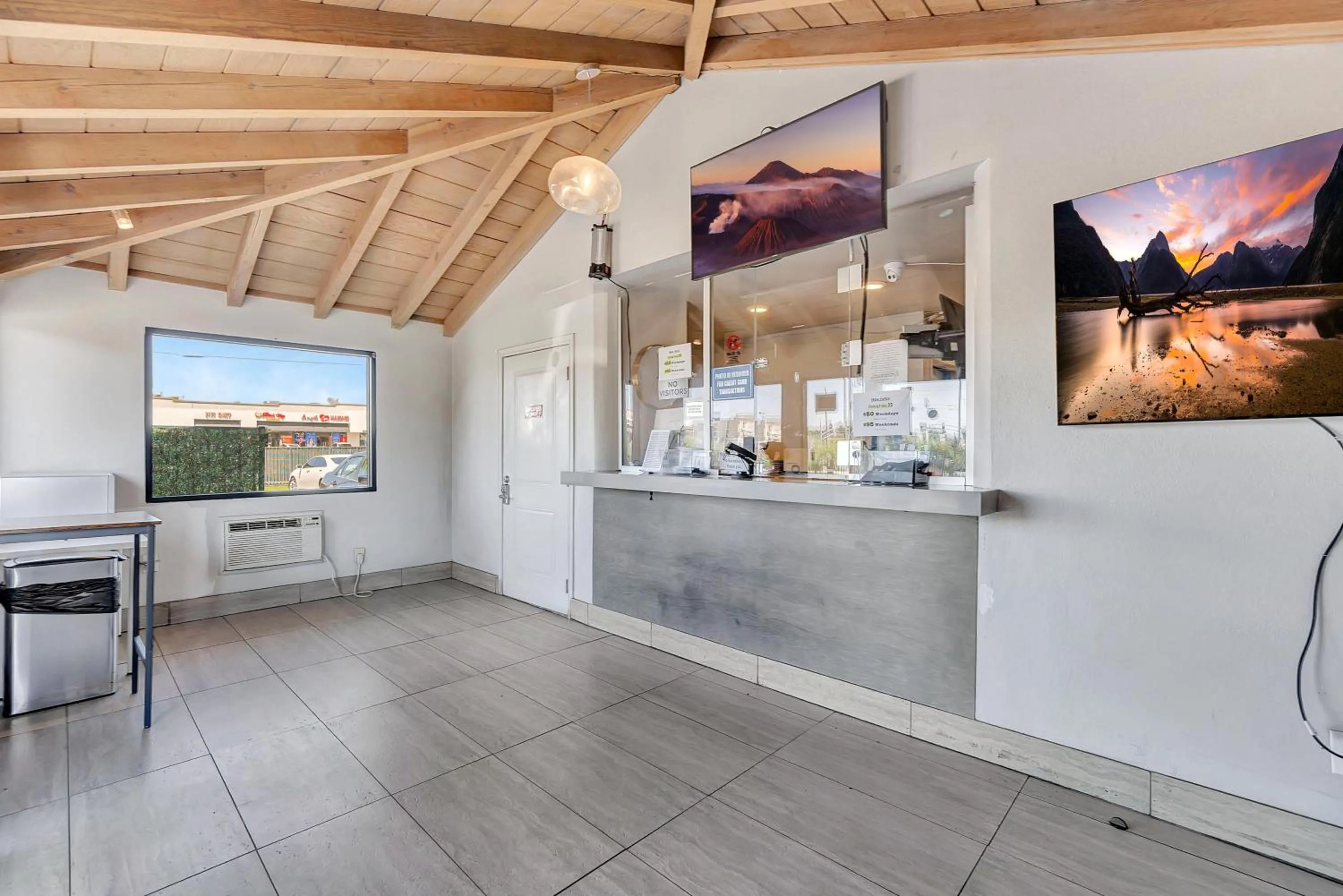 Property building in Morada Inn