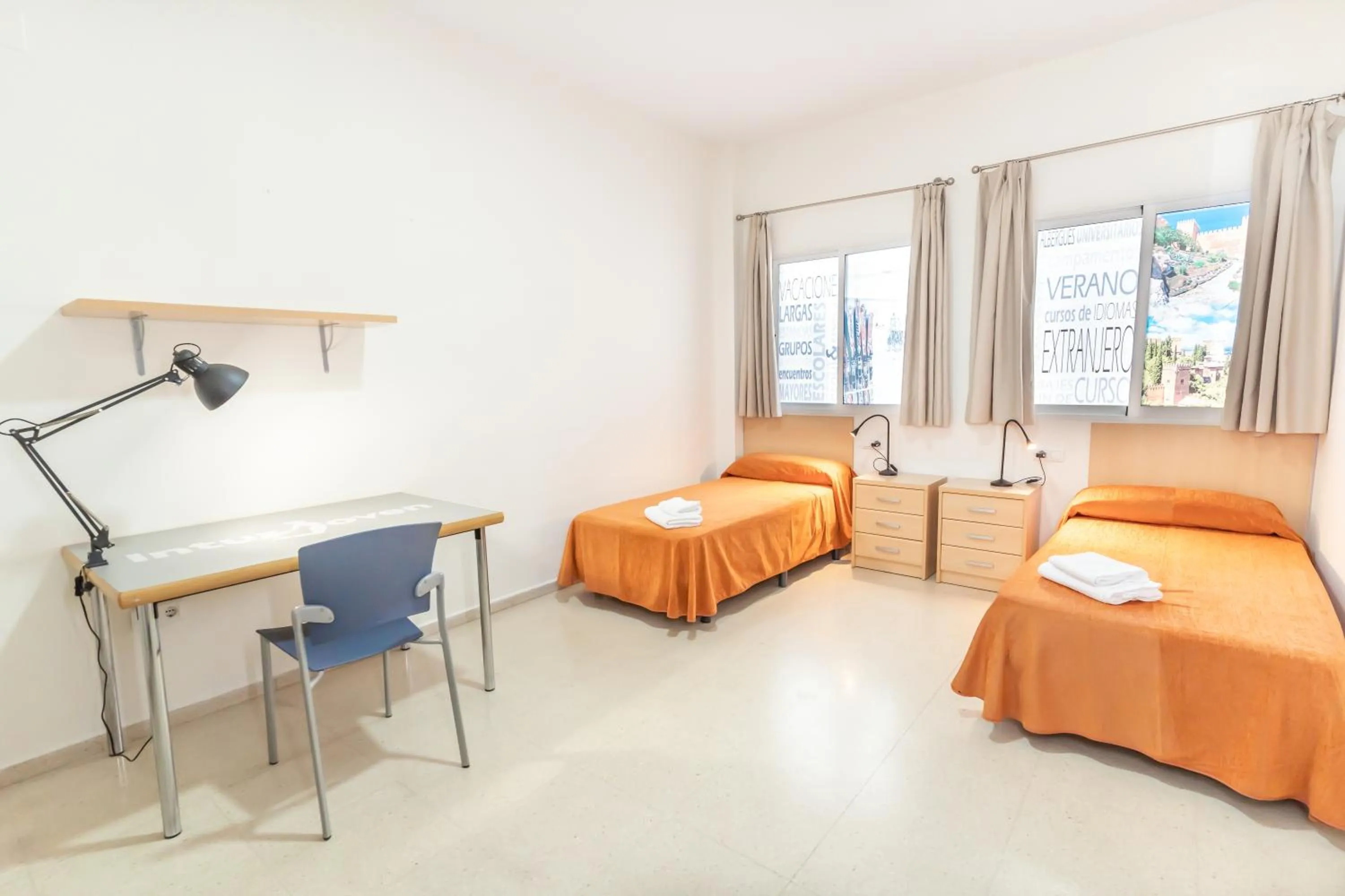 Photo of the whole room, Bed in Albergue Inturjoven Sevilla