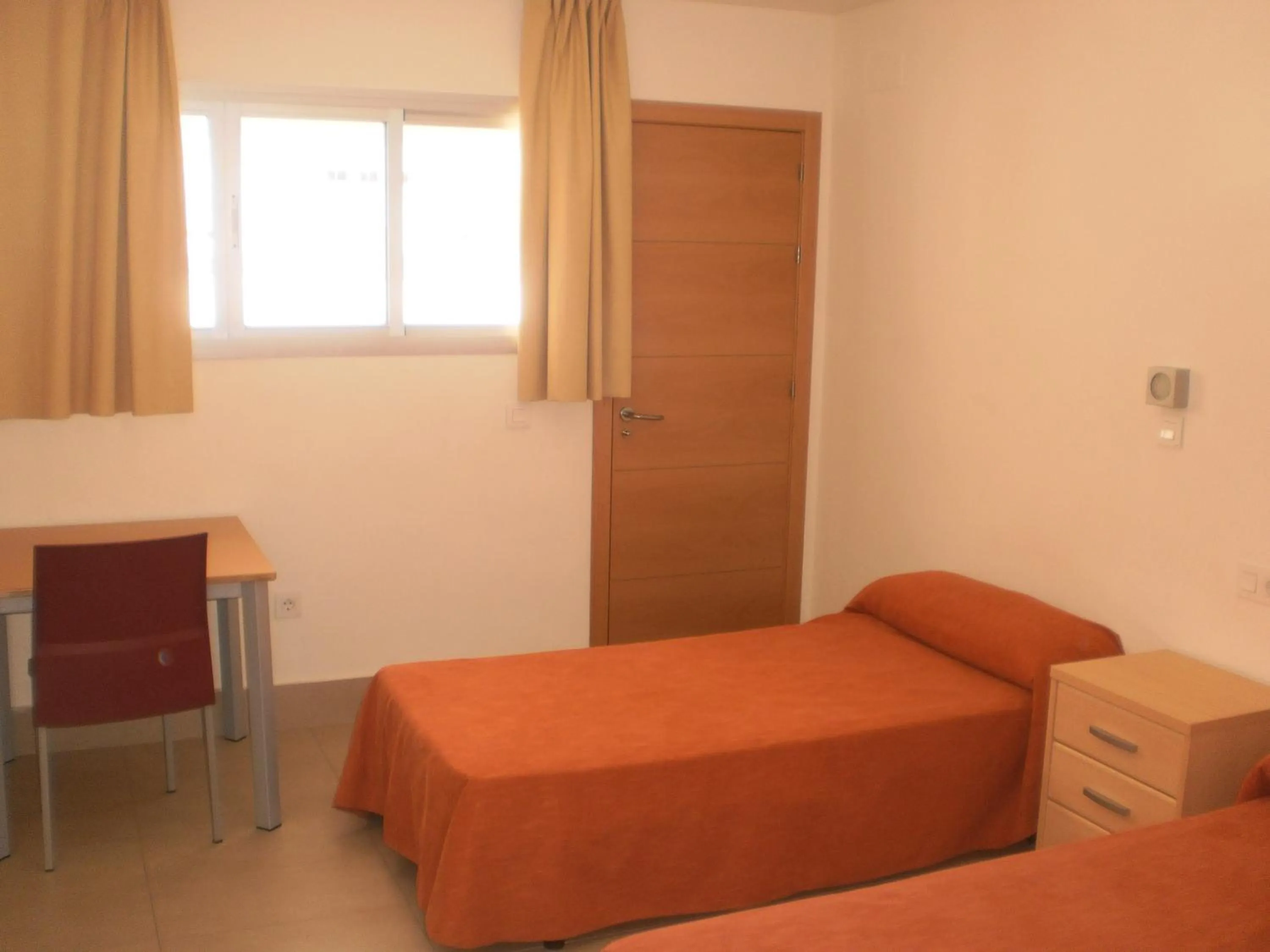 Photo of the whole room, Bed in Albergue Inturjoven Sevilla