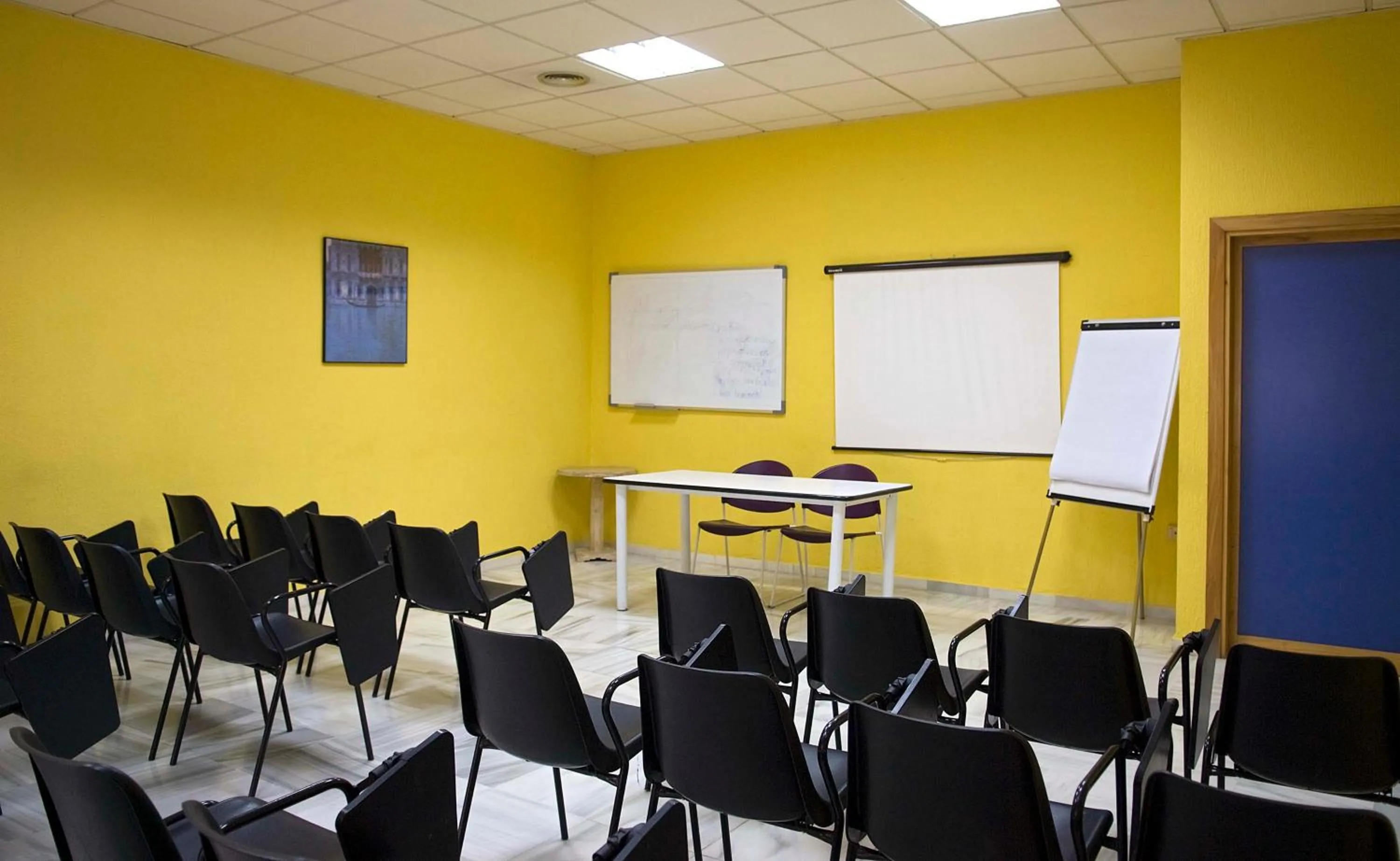 Meeting/conference room in Albergue Inturjoven Sevilla