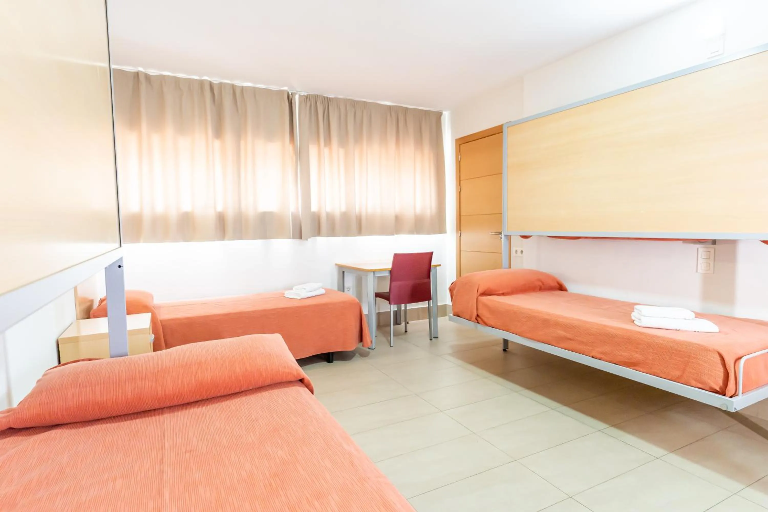 Photo of the whole room, Bed in Albergue Inturjoven Sevilla