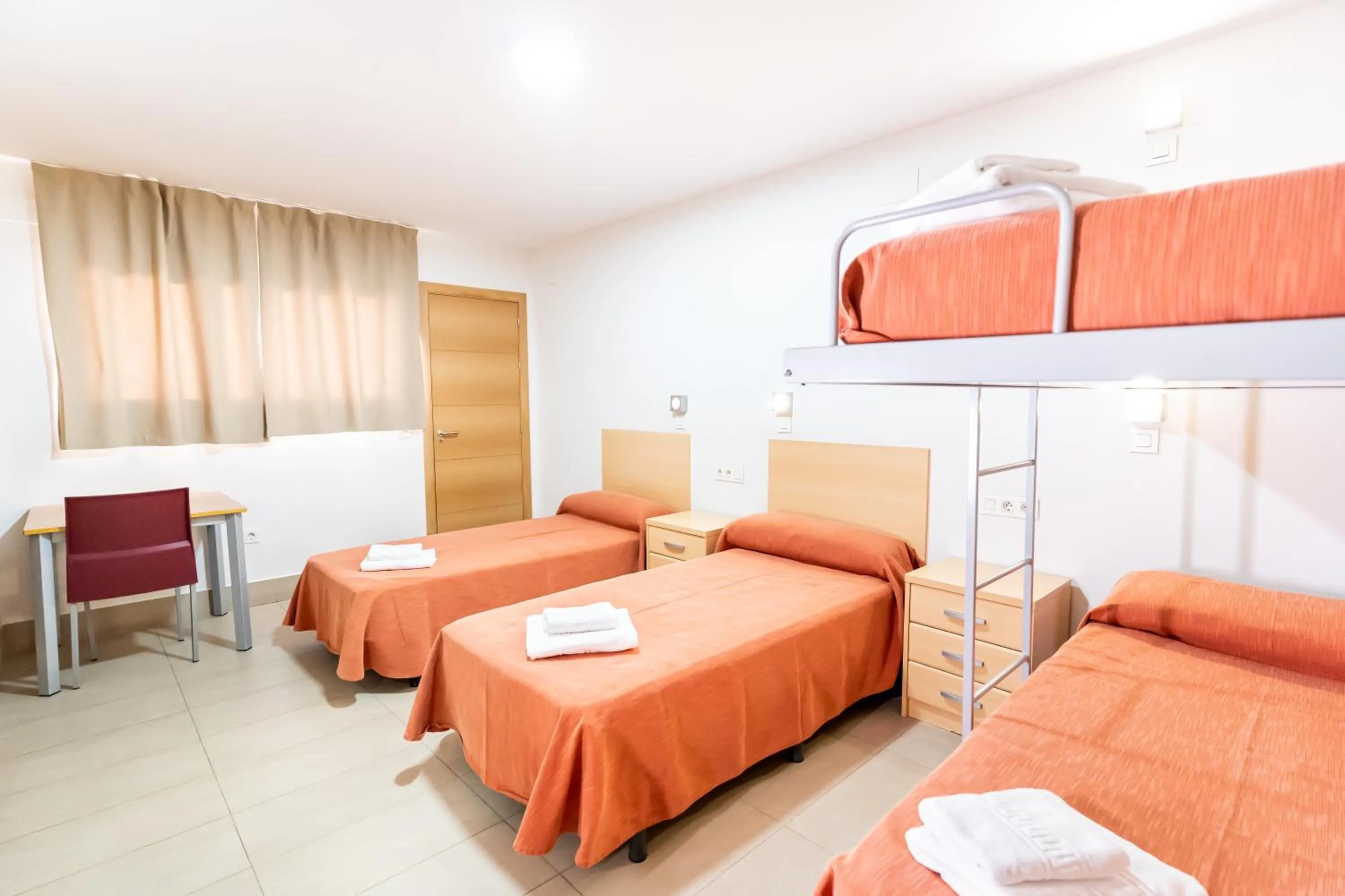 Photo of the whole room, Bed in Albergue Inturjoven Sevilla