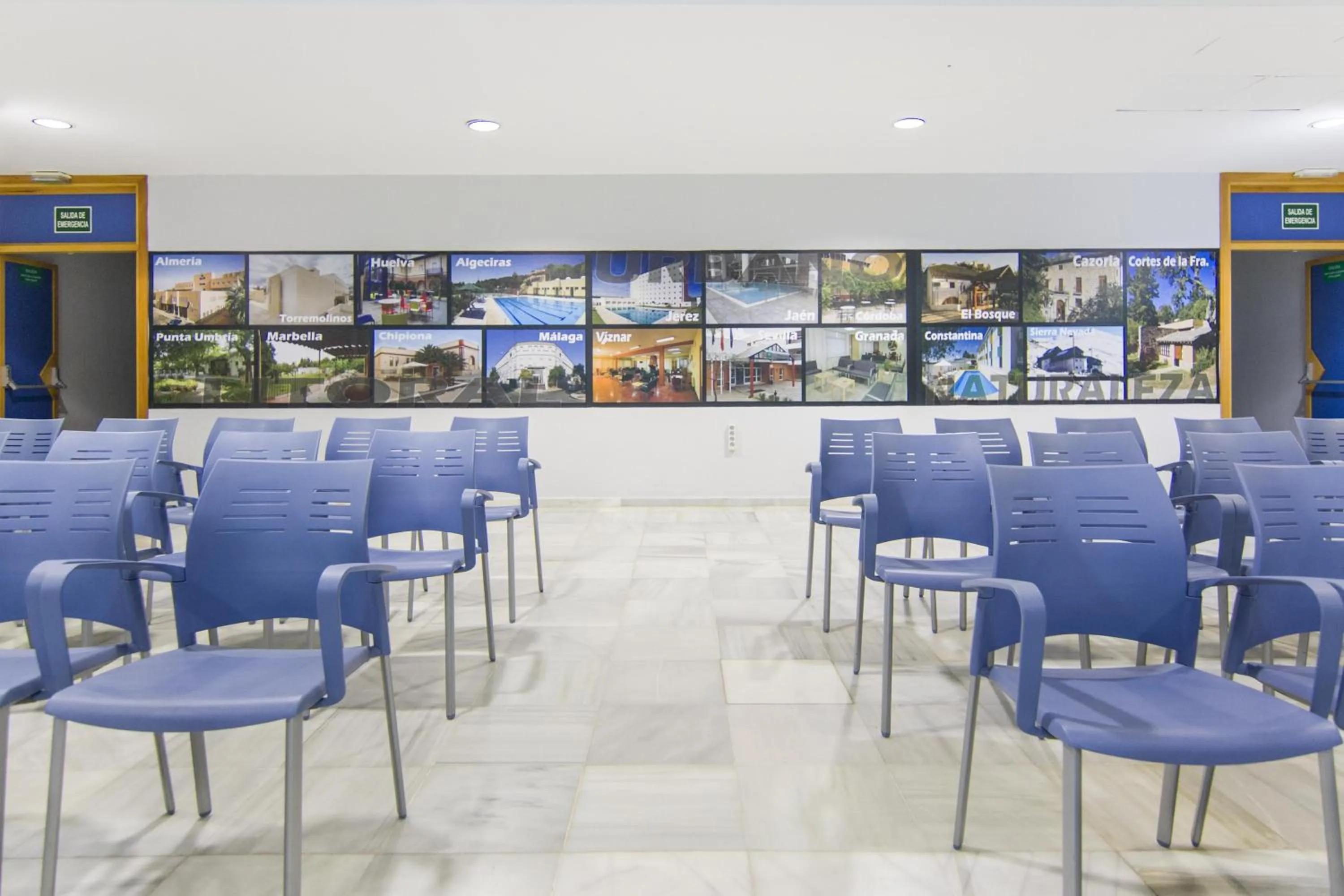 Meeting/conference room in Albergue Inturjoven Sevilla
