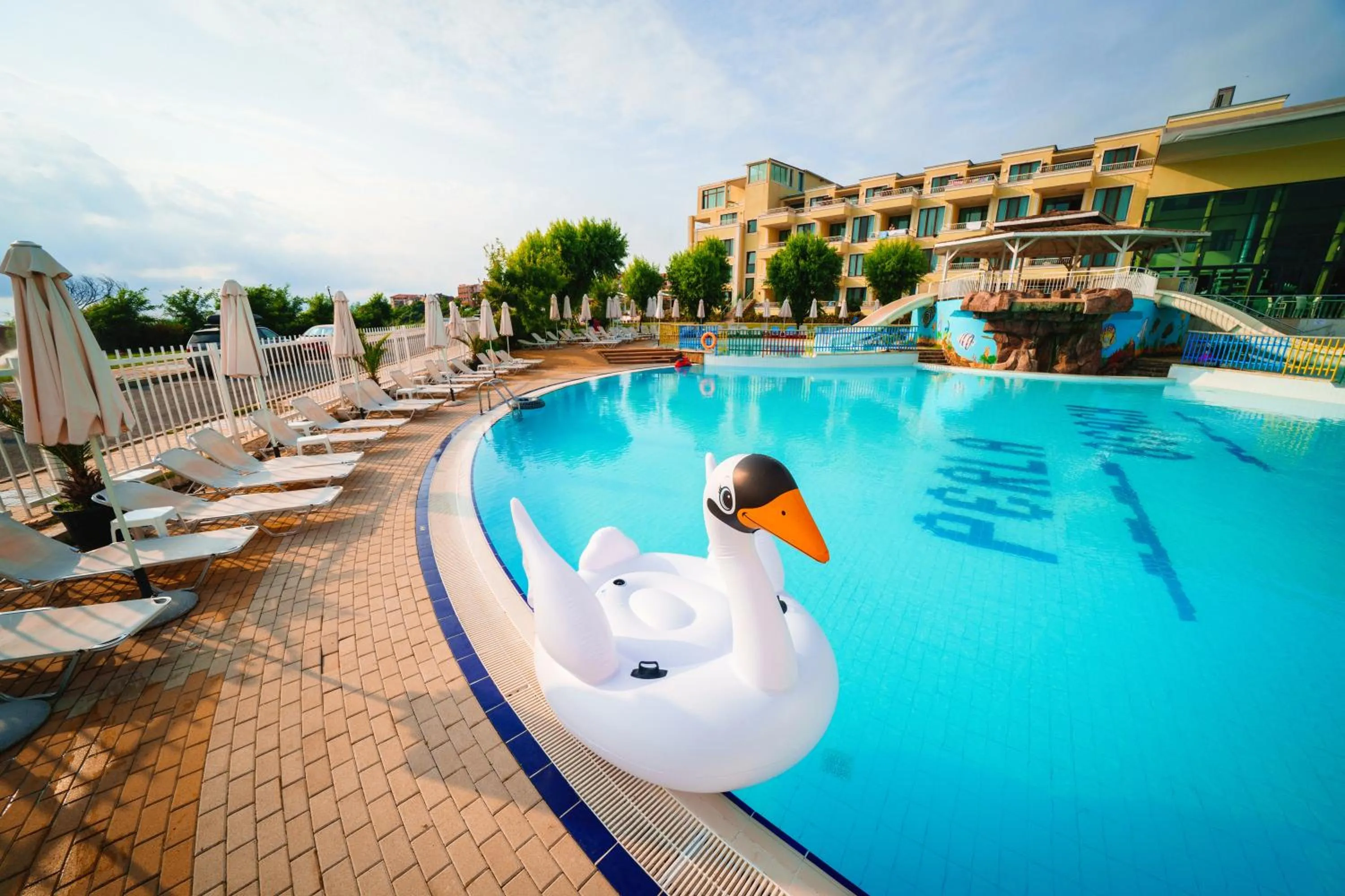 Swimming pool in Hotel Perla Beach Club - All Inclusive