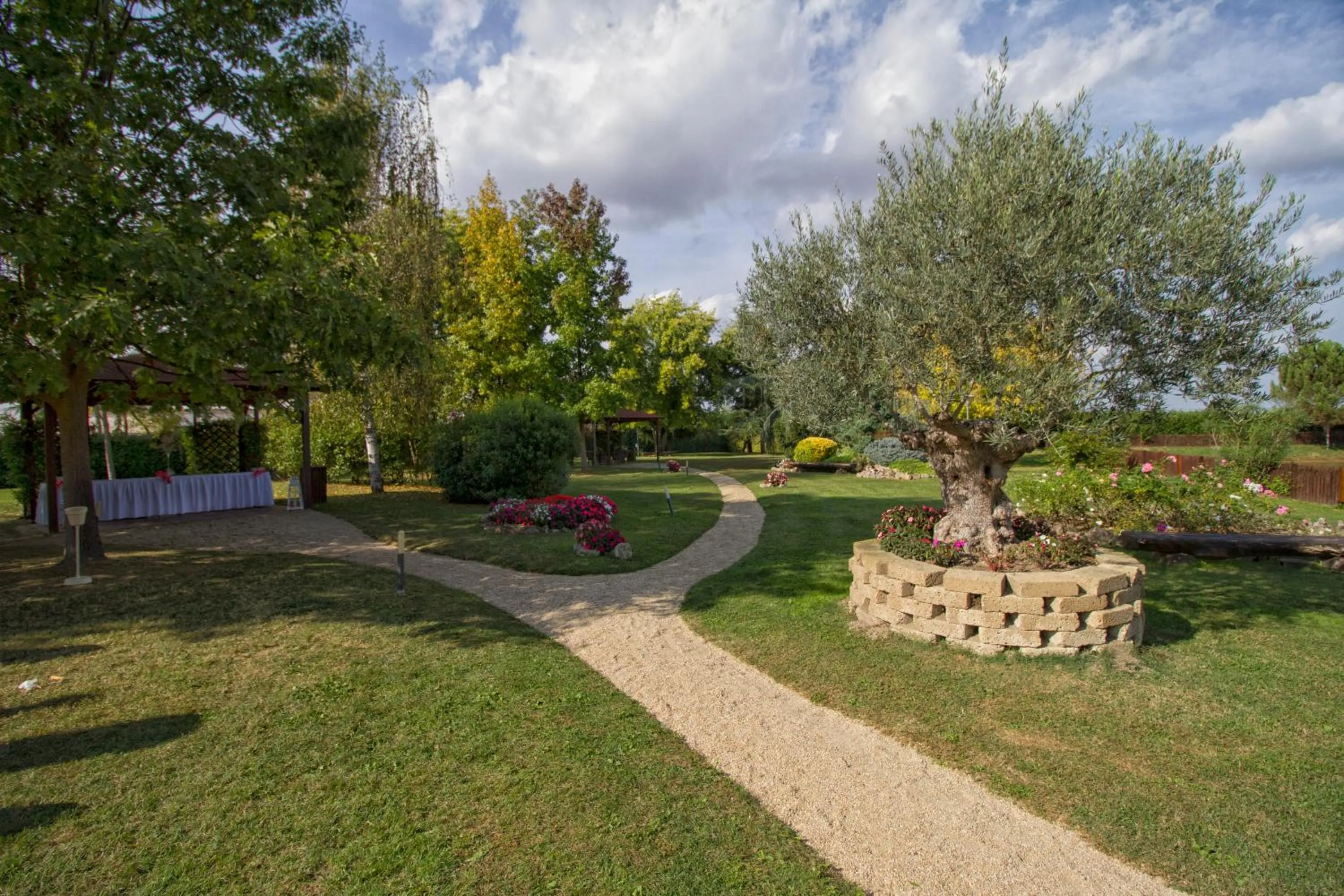 Garden in Lo Scoiattolo Piedmont Bike Hotel