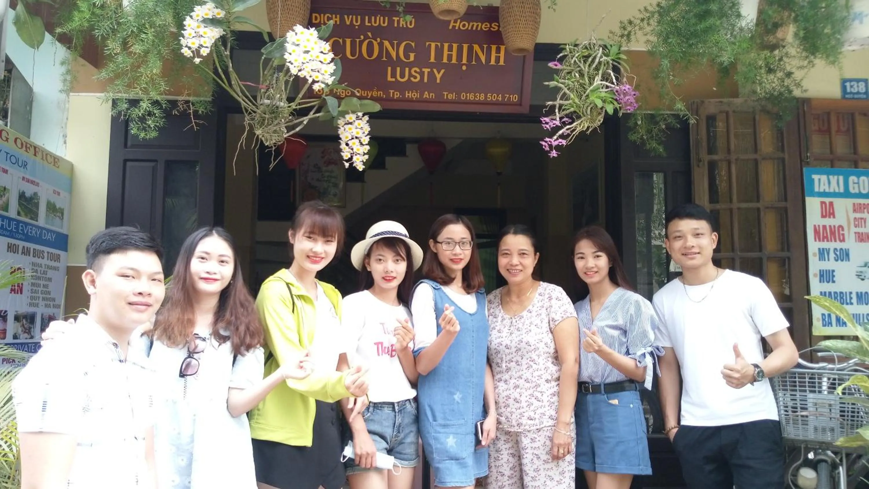 group of guests in Cuong Thinh Homestay