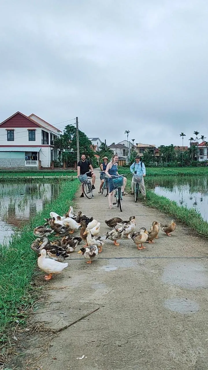 group of guests in Cuong Thinh Homestay