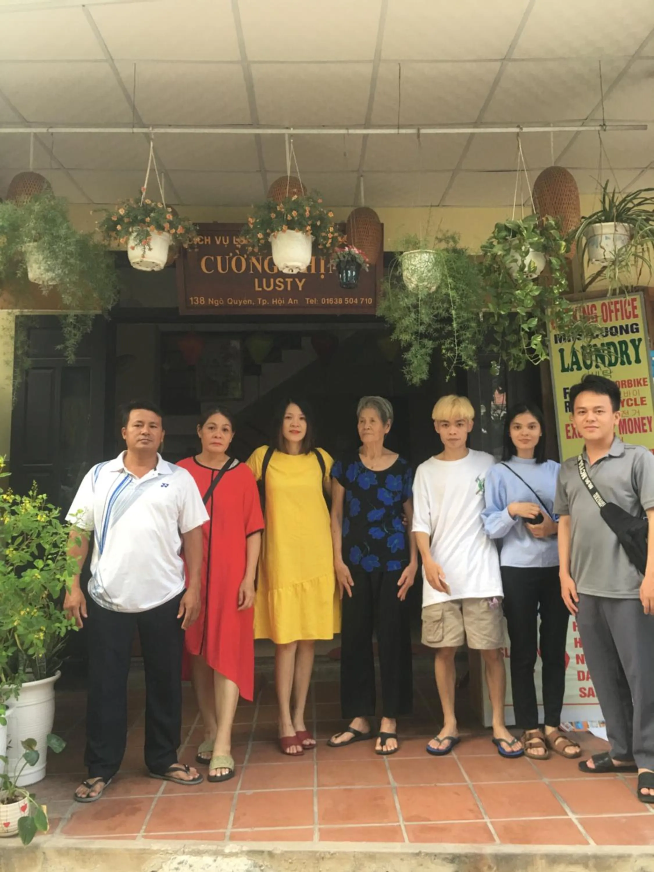group of guests in Cuong Thinh Homestay