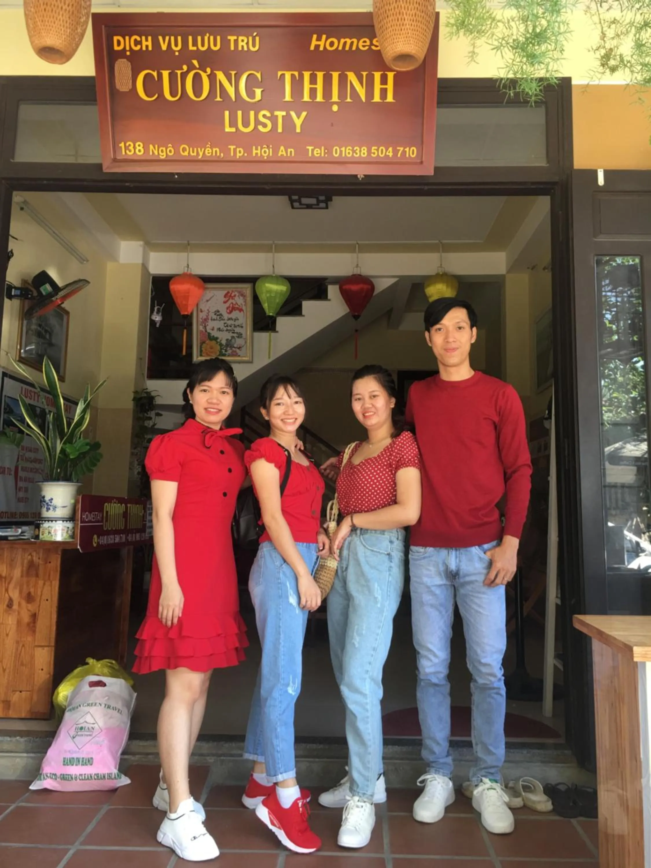 group of guests in Cuong Thinh Homestay