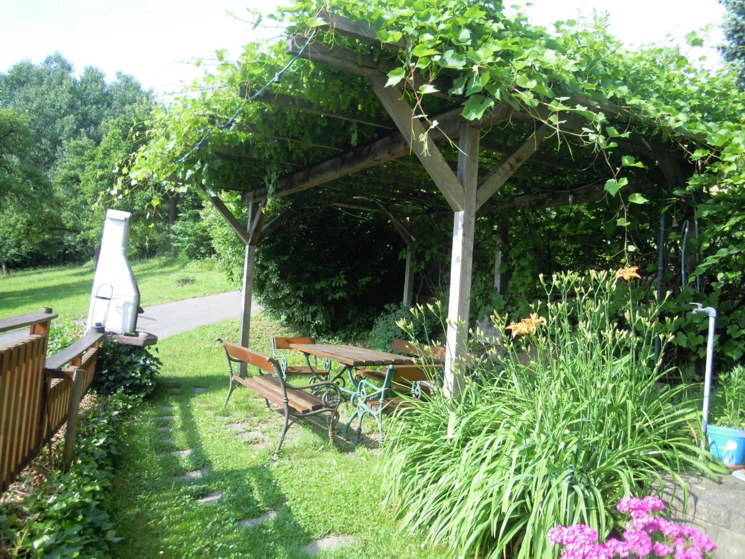 BBQ facilities in FerienAppartments Landhaus FühlDichWohl