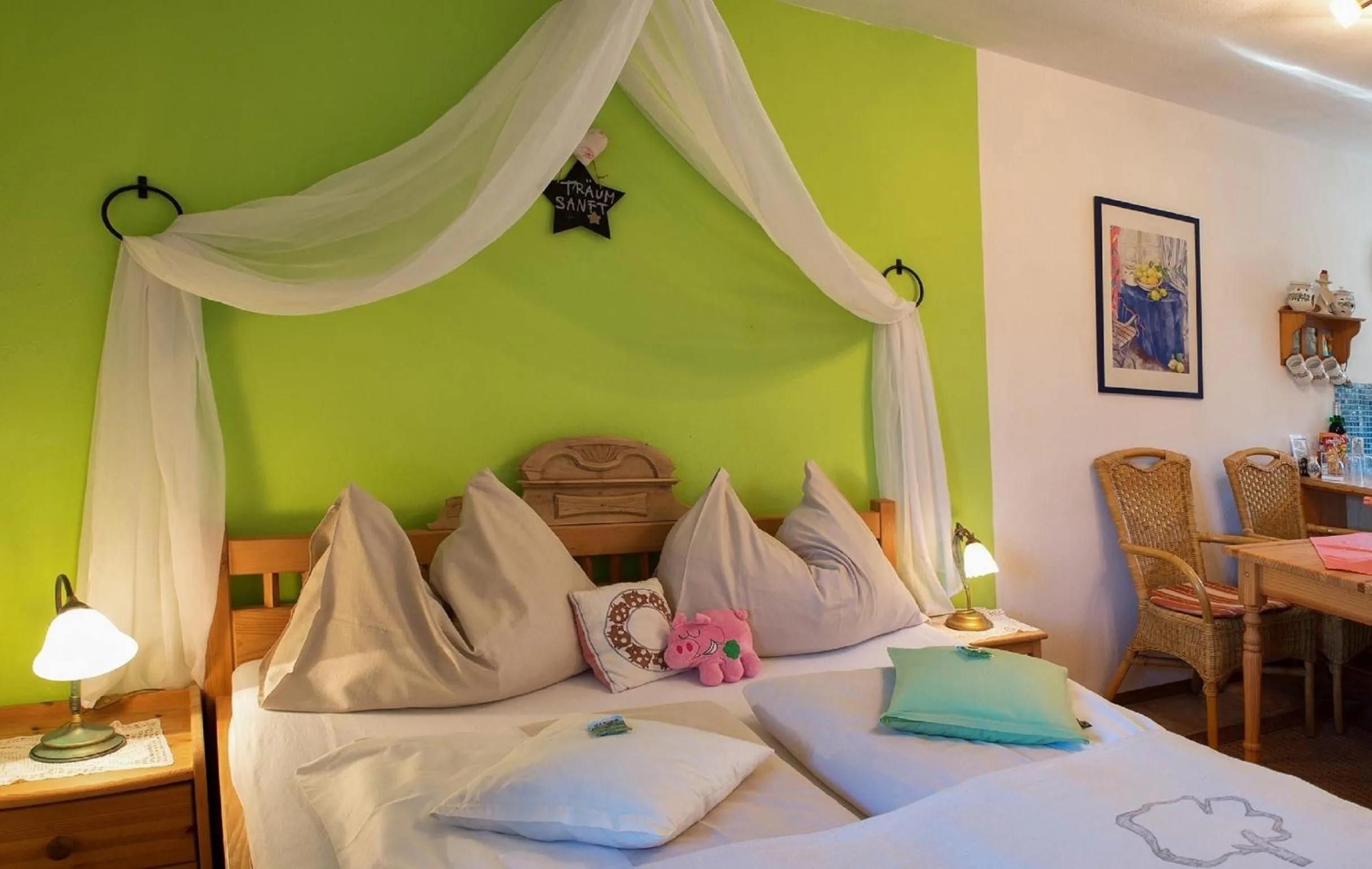 Bedroom, Bed in FerienAppartments Landhaus FühlDichWohl