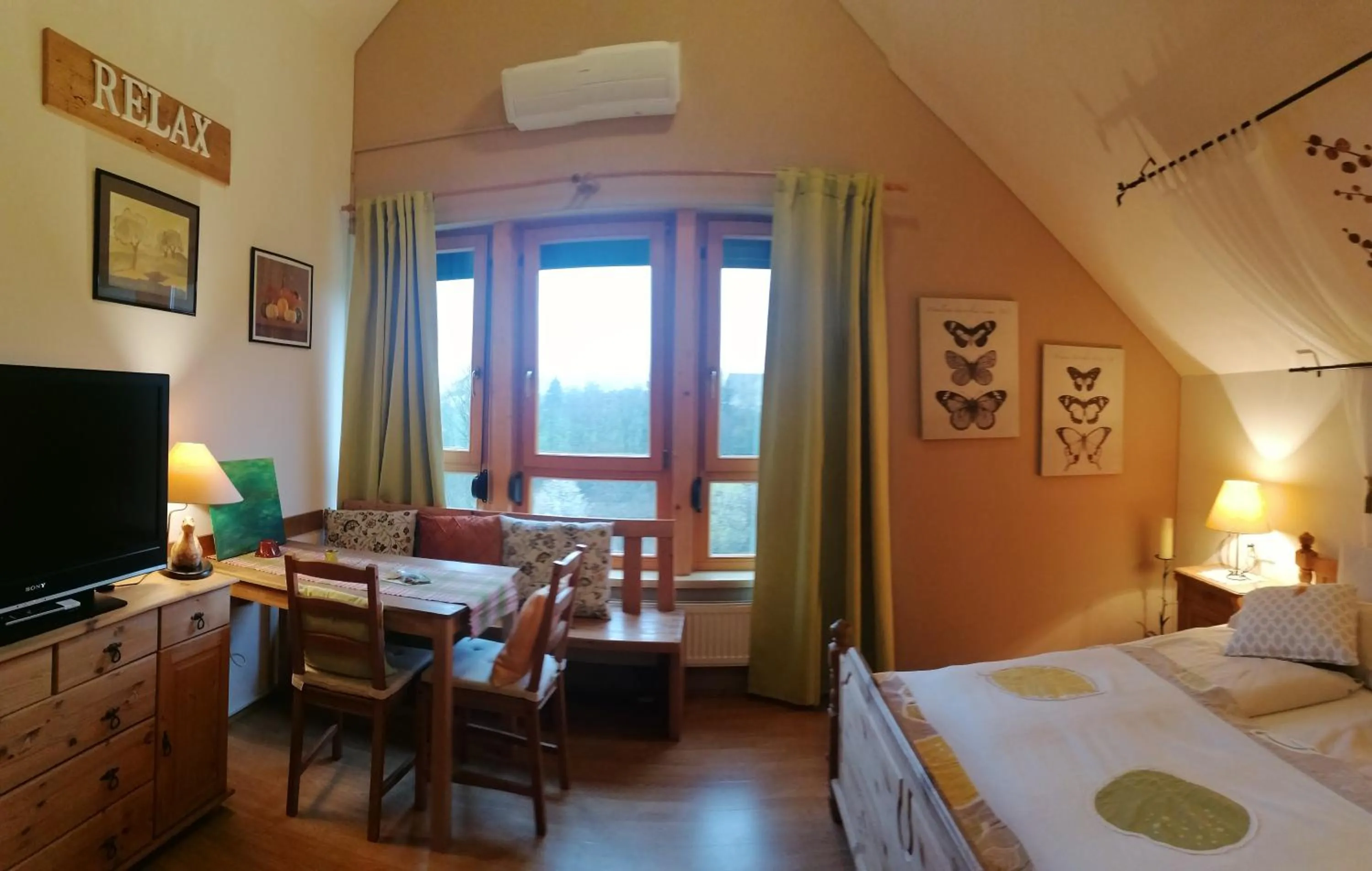 Dining area, Bed in FerienAppartments Landhaus FühlDichWohl