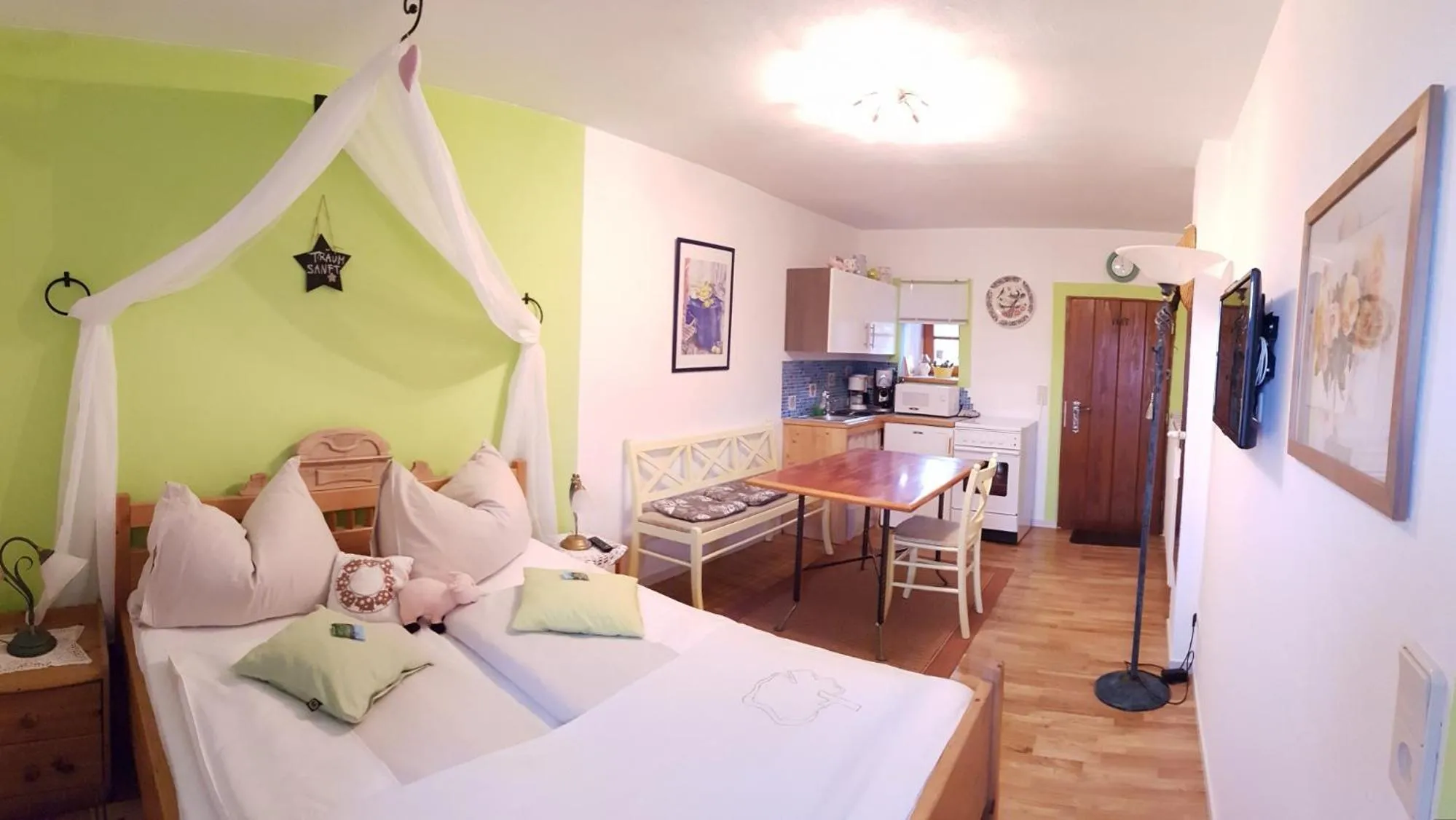 Photo of the whole room, Bed in FerienAppartments Landhaus FühlDichWohl