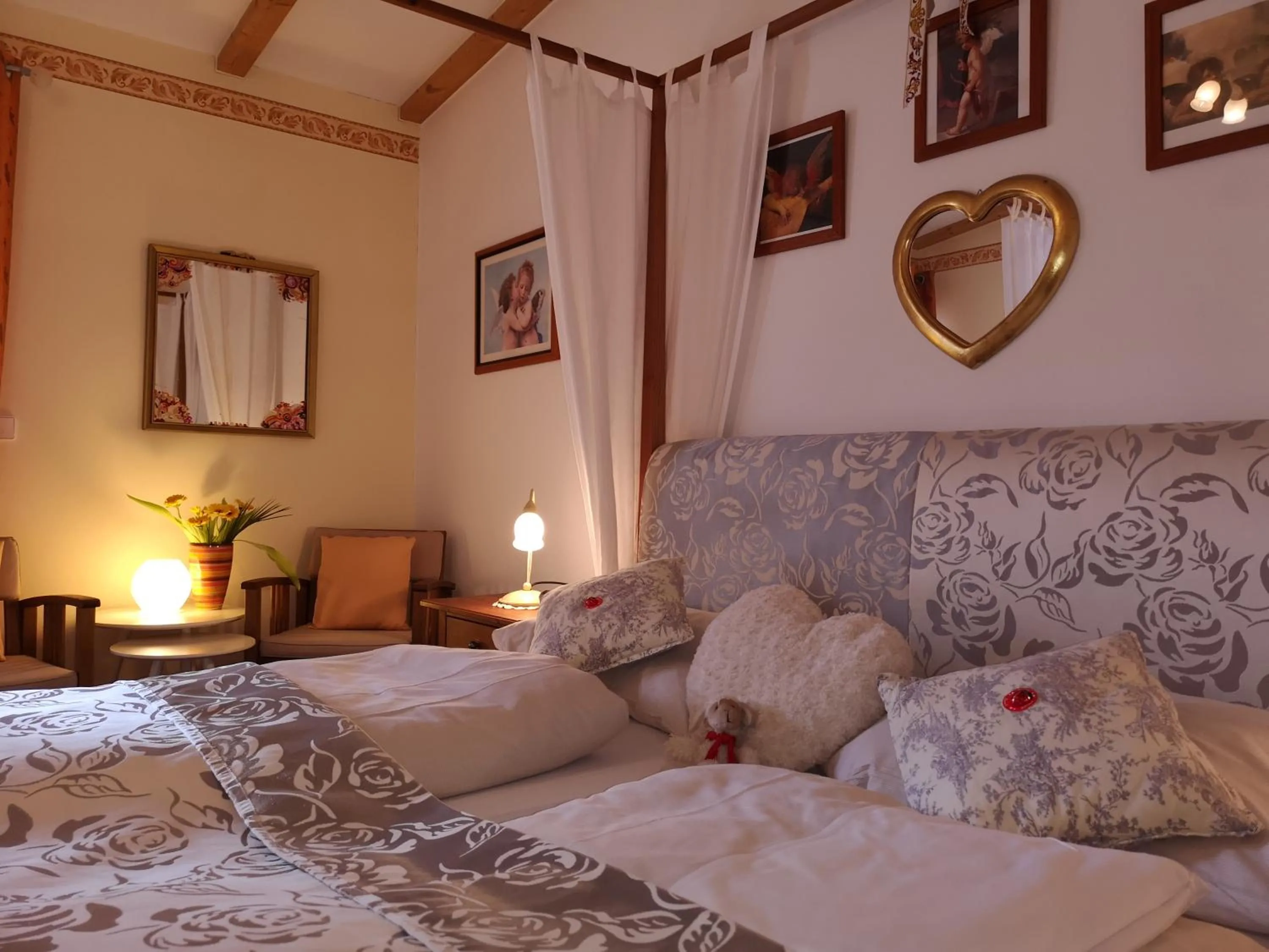 Photo of the whole room, Bed in FerienAppartments Landhaus FühlDichWohl