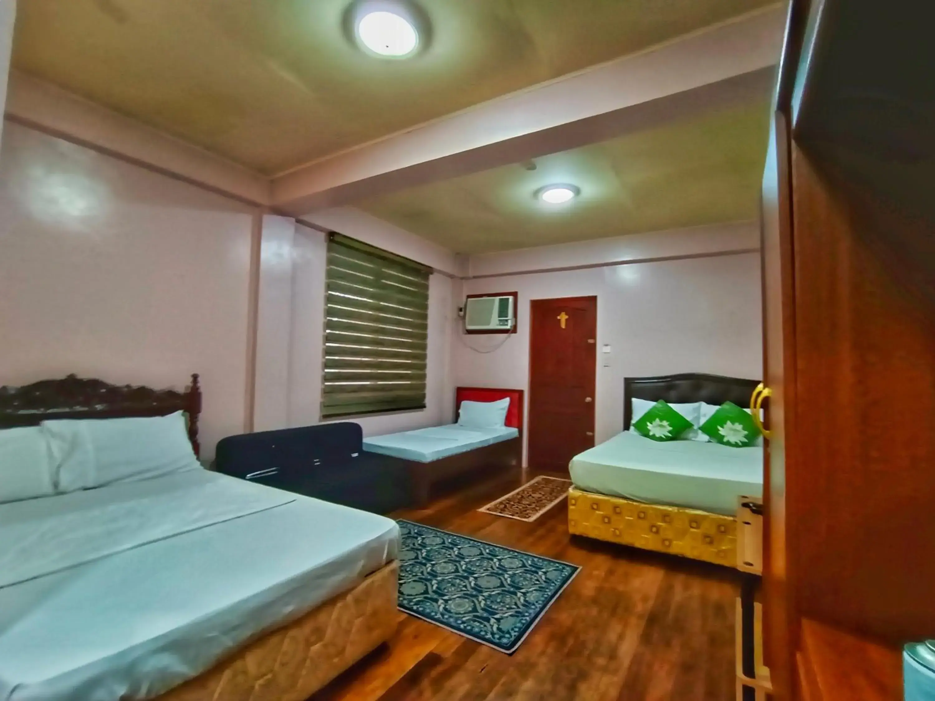 Family Room in Monte Rio Gardens Bed & Breakfast Family Room in Monte Rio Gardens Bed & Breakfast