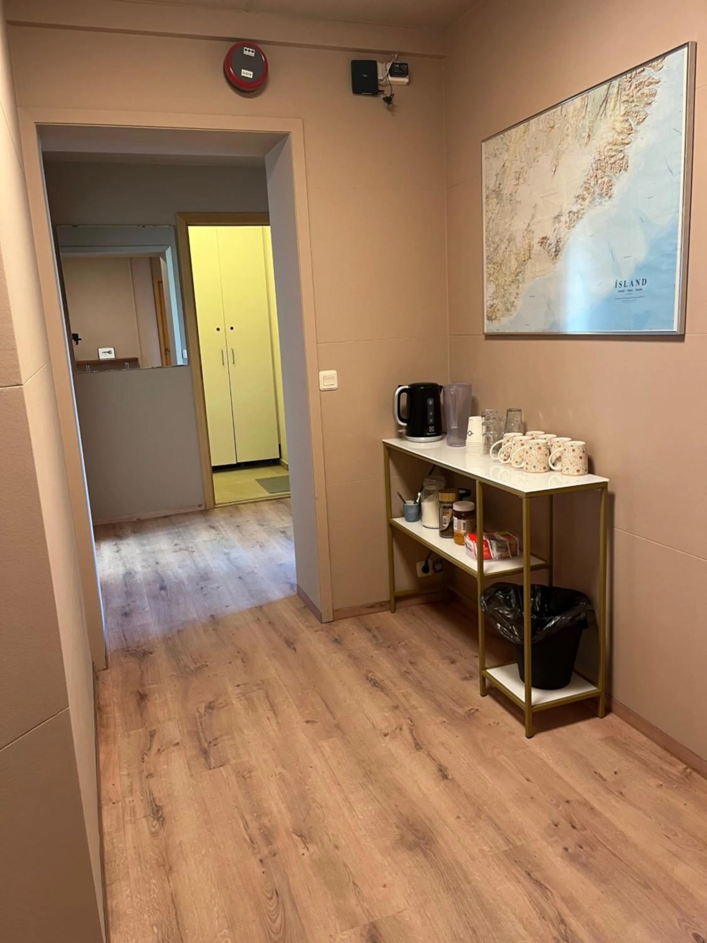 Coffee/tea facilities in Guesthouse Hvammur by the Harbour