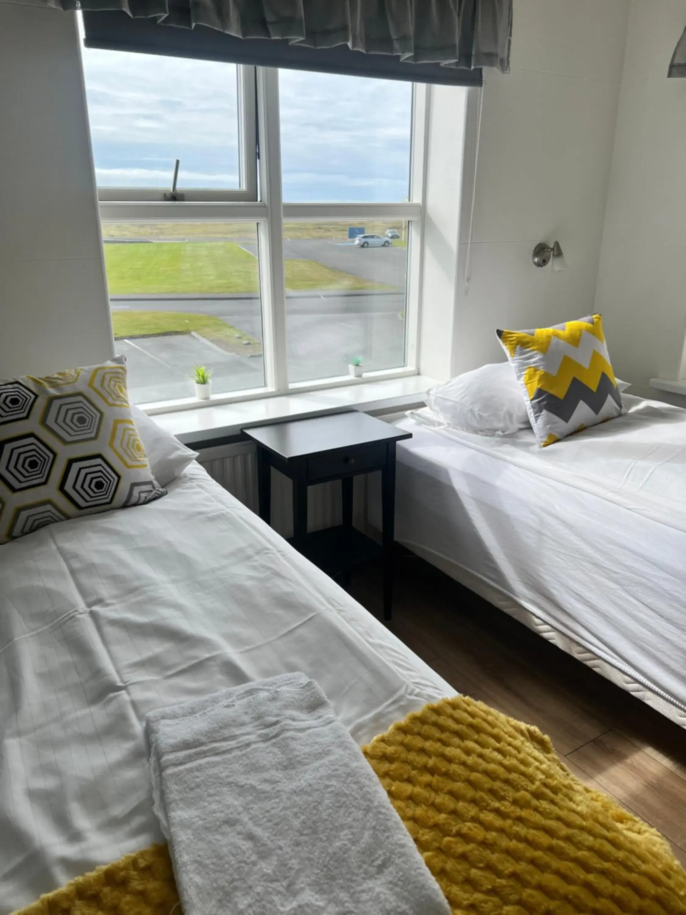 Small Double or Twin Room with Shared Bathroom in Guesthouse Hvammur by the Harbour Small Double or Twin Room with Shared Bathroom in Guesthouse Hvammur by the Harbour