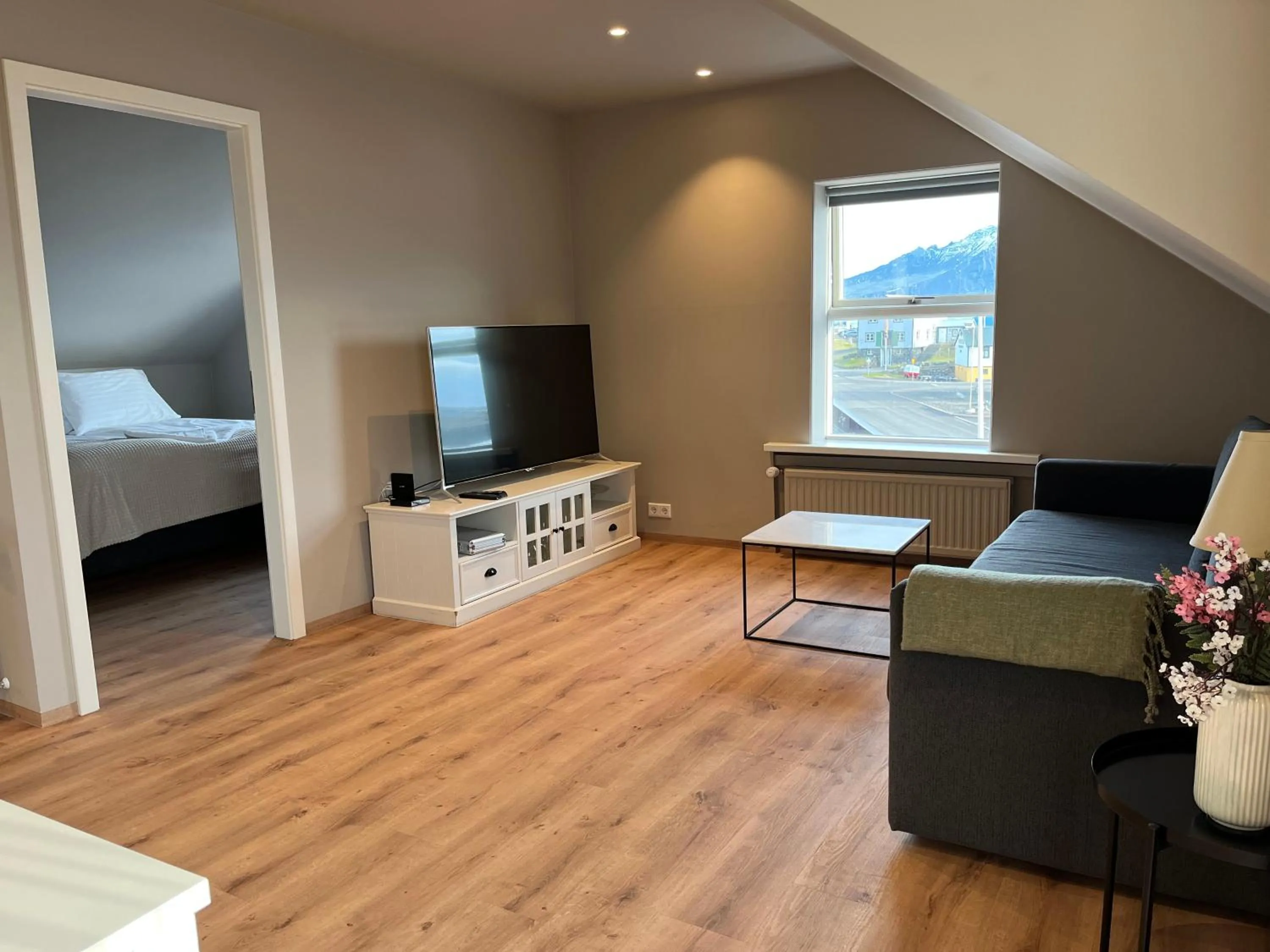 Communal lounge/ TV room, Bed in Guesthouse Hvammur by the Harbour