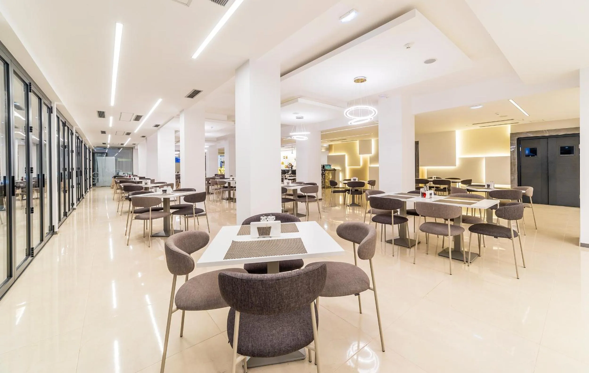 Restaurant/places to eat in Laki Hotel & Spa