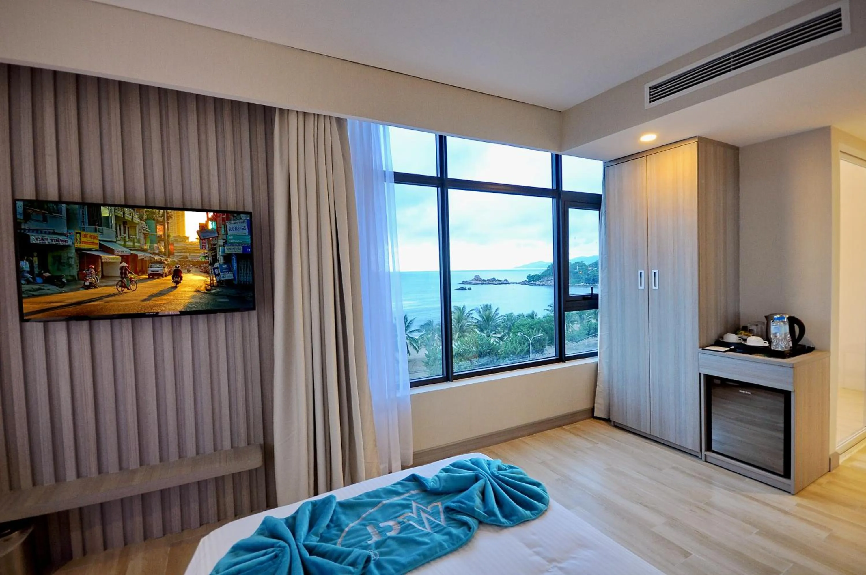 Communal lounge/ TV room in The MCR Luxury Nha Trang