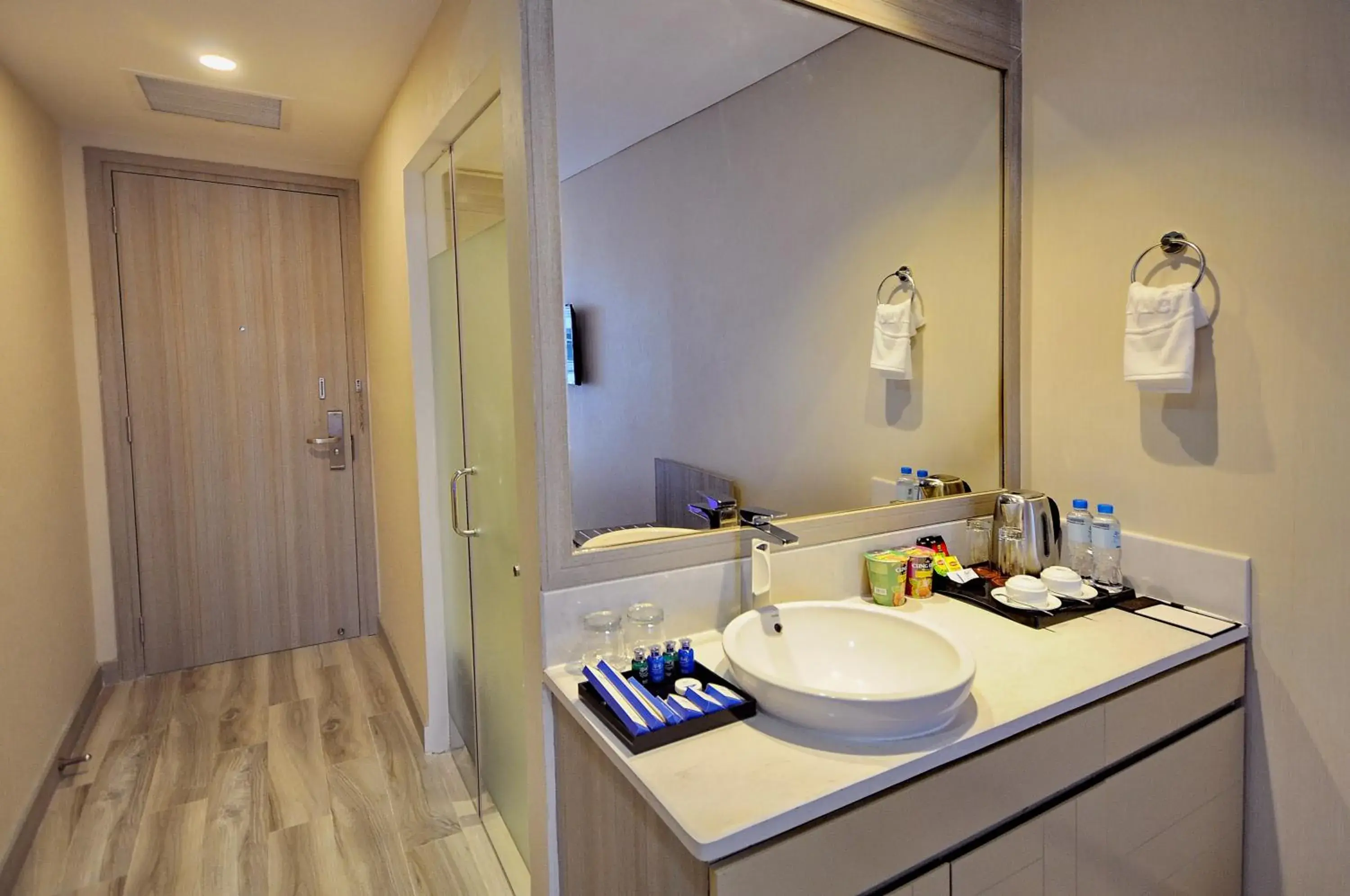 Deluxe Double or Twin Room in The MCR Luxury Nha Trang Deluxe Double or Twin Room in The MCR Luxury Nha Trang