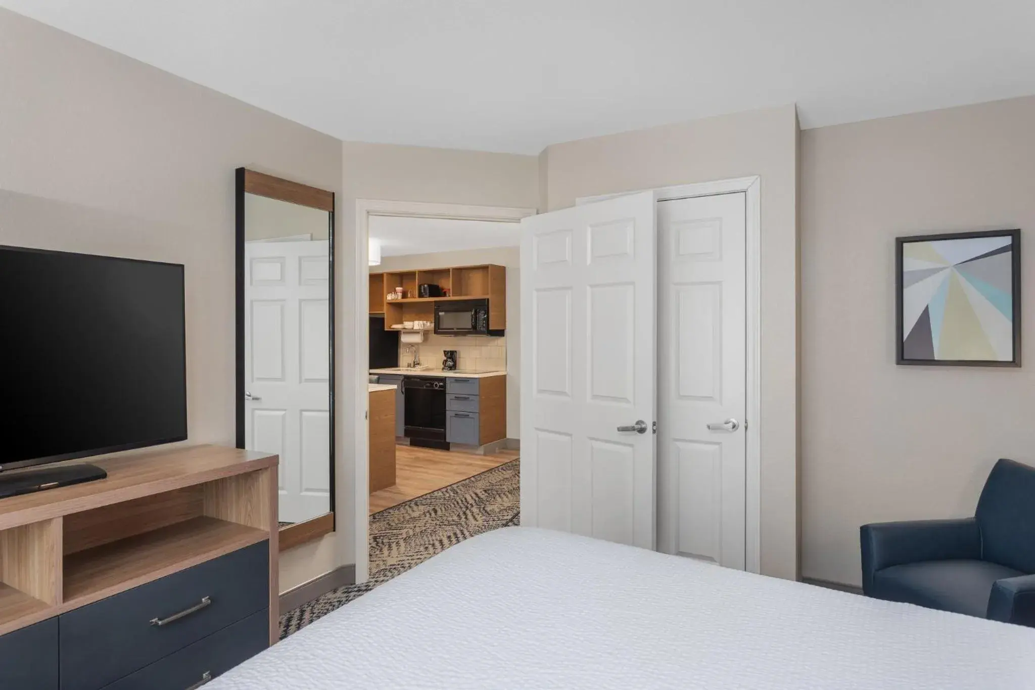 Photo of the whole room, Bed in Candlewood Suites La Crosse by IHG Photo of the whole room, Bed in Candlewood Suites La Crosse by IHG