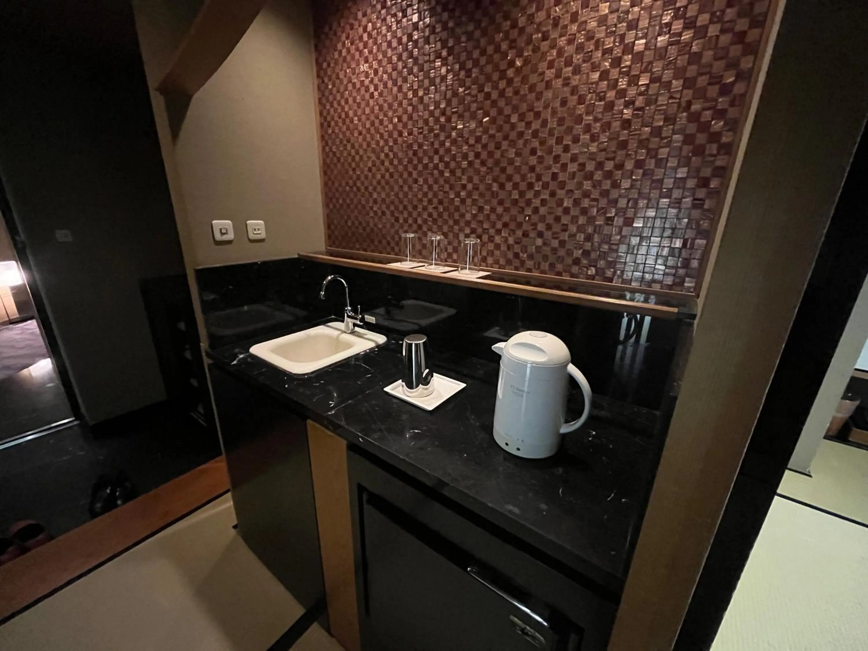 Coffee/tea facilities in Jasmac Plaza Hotel