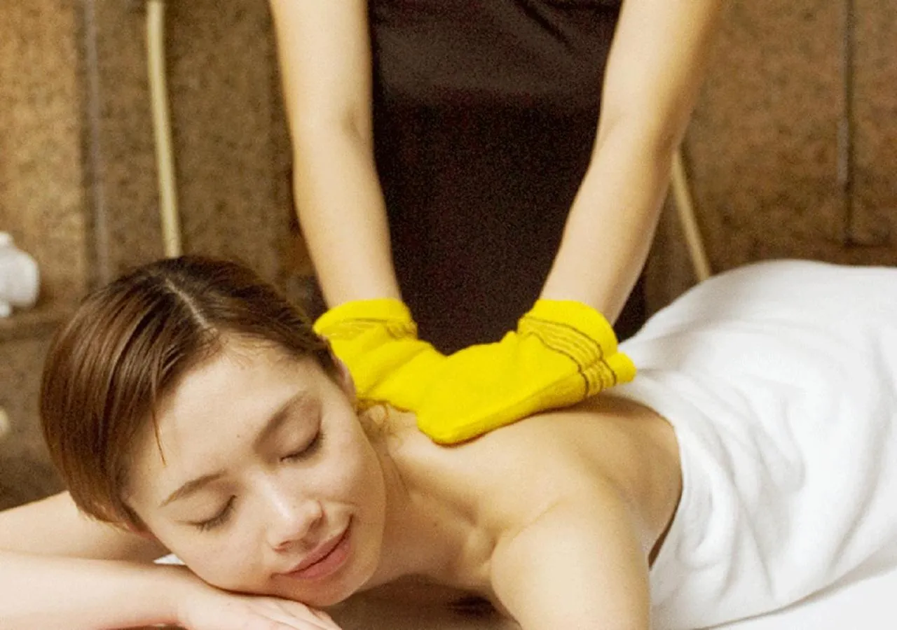 Massage in Jasmac Plaza Hotel