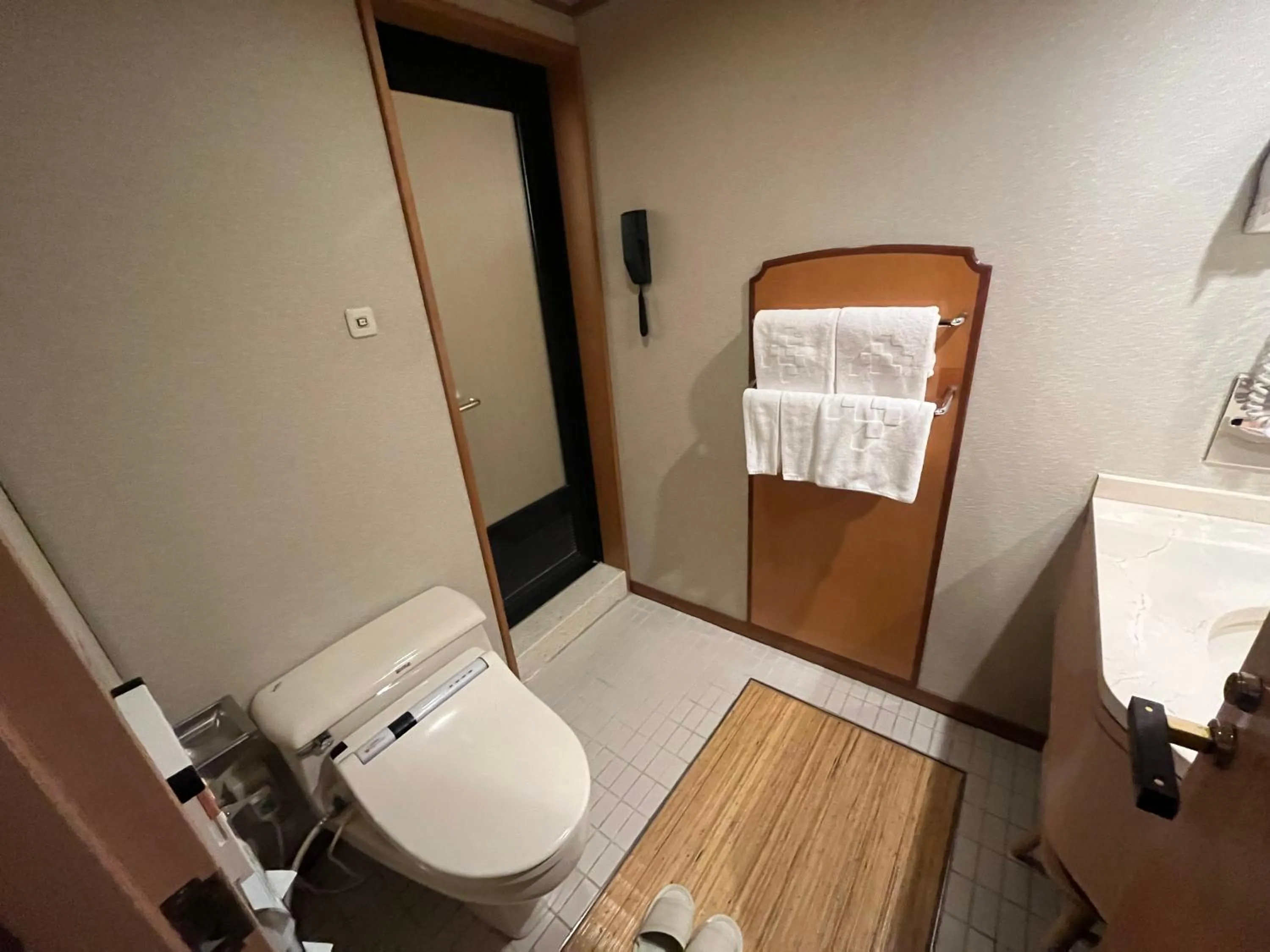 Bathroom, Bed in Jasmac Plaza Hotel