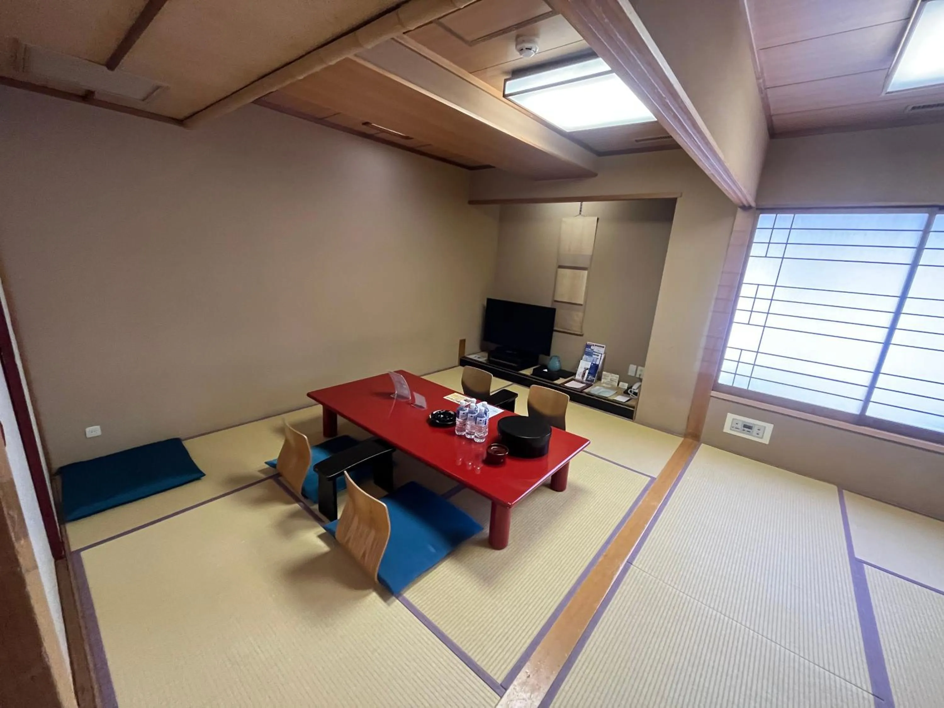 Living room in Jasmac Plaza Hotel