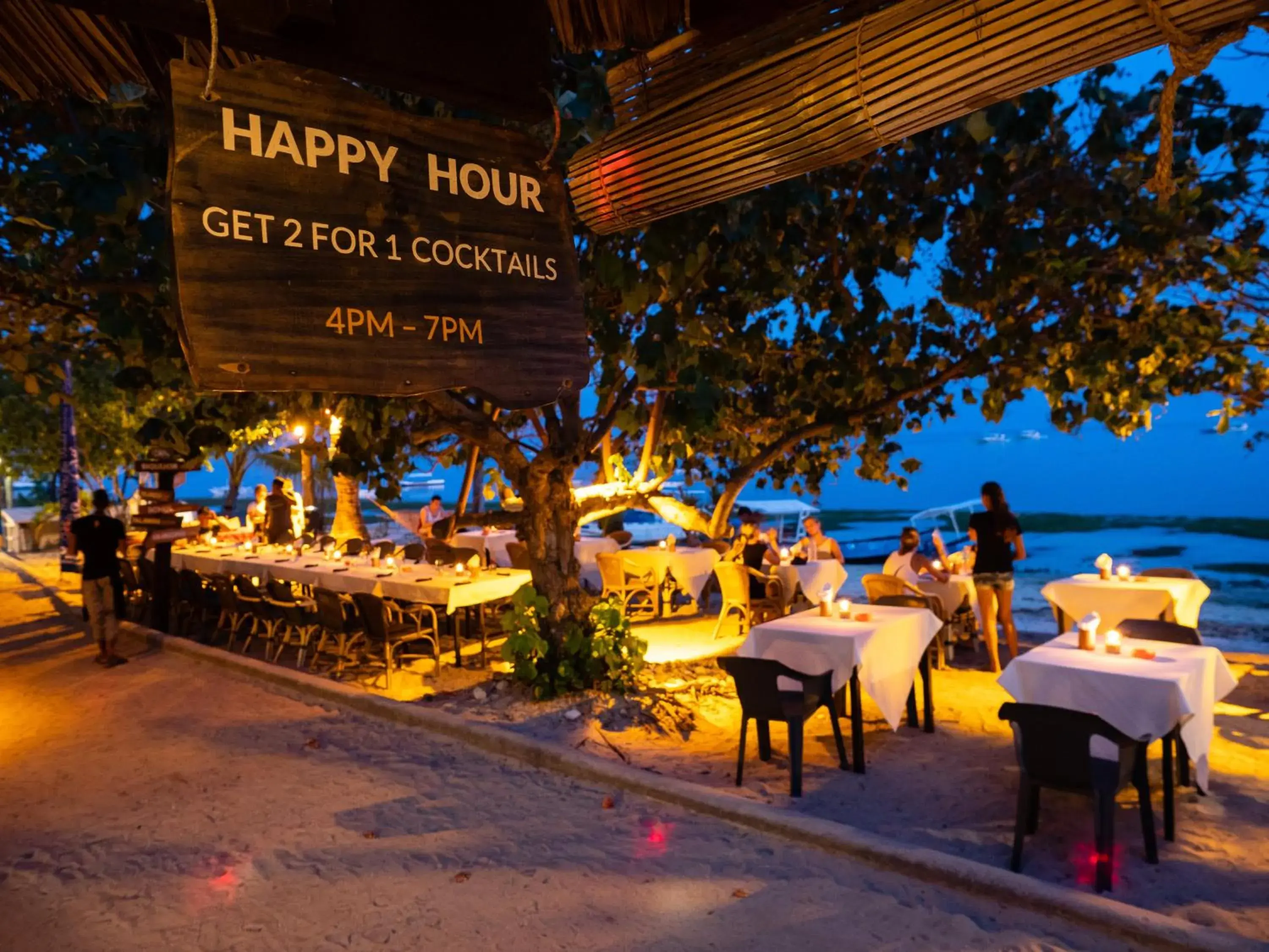 Restaurant/places to eat in Hippocampus Beach Resort Restaurant/places to eat in Hippocampus Beach Resort