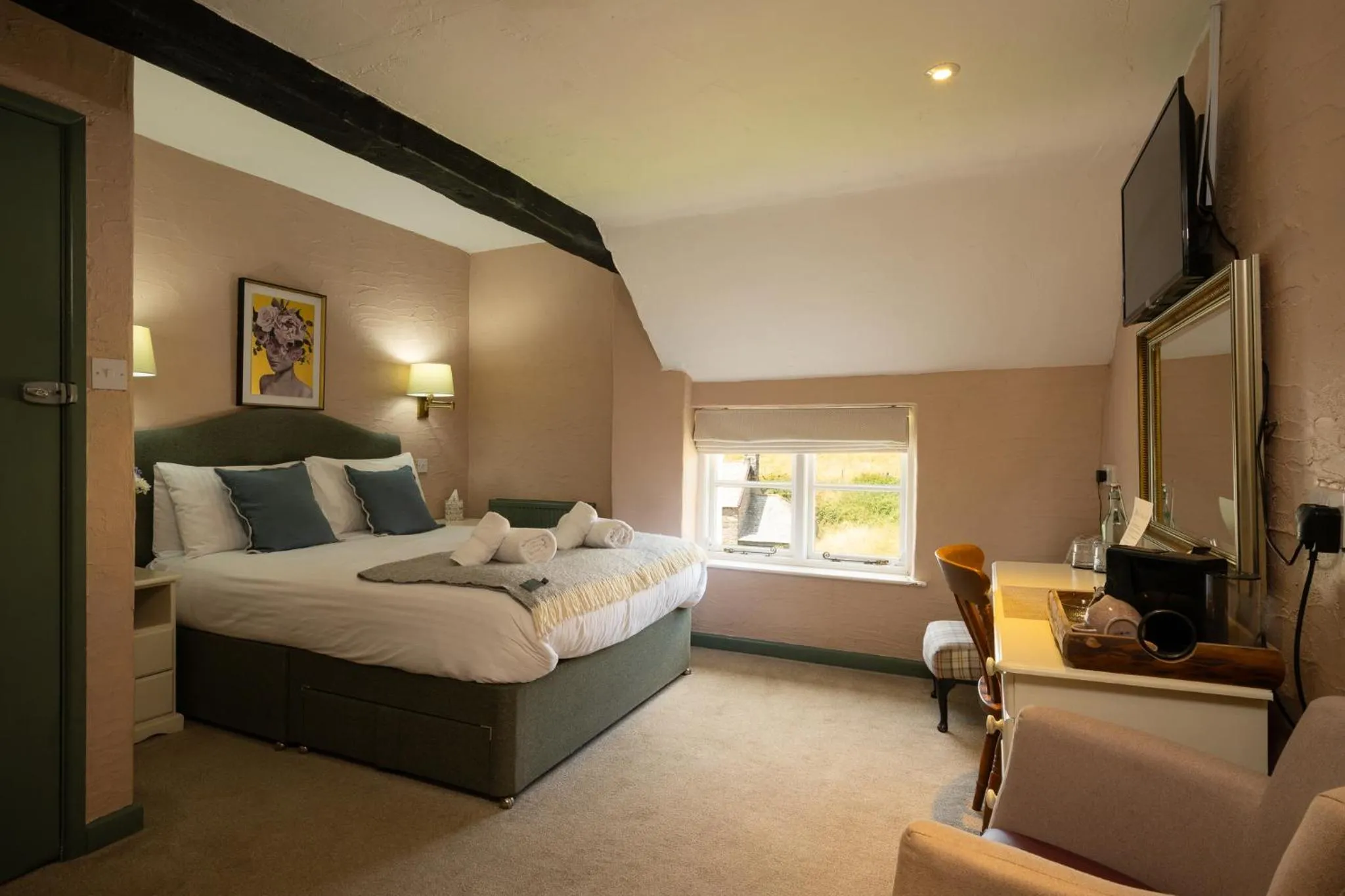 Double Room in Blue Ball Inn