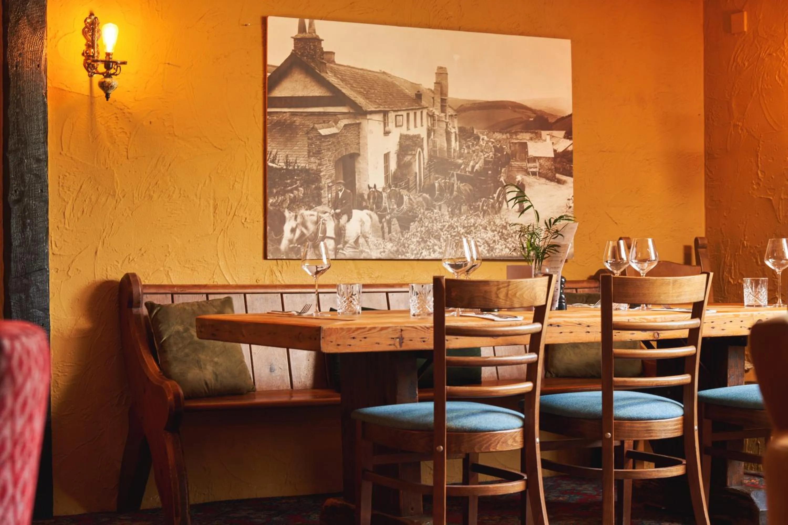 Restaurant/places to eat in Blue Ball Inn