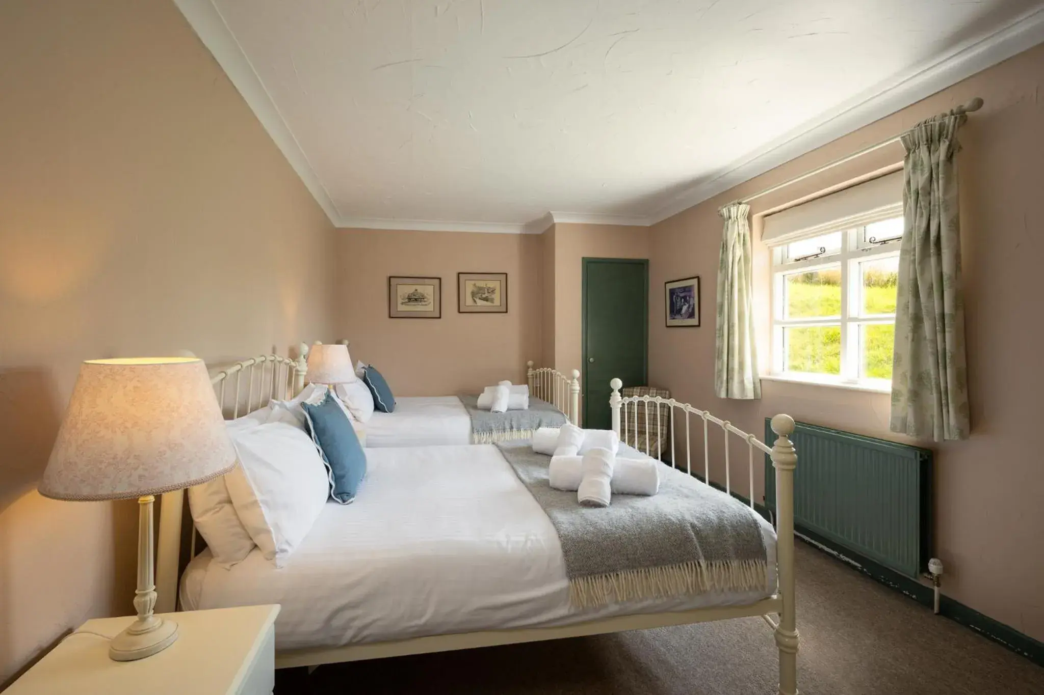 Deluxe Double Room with Two Double Beds in Blue Ball Inn Deluxe Double Room with Two Double Beds in Blue Ball Inn
