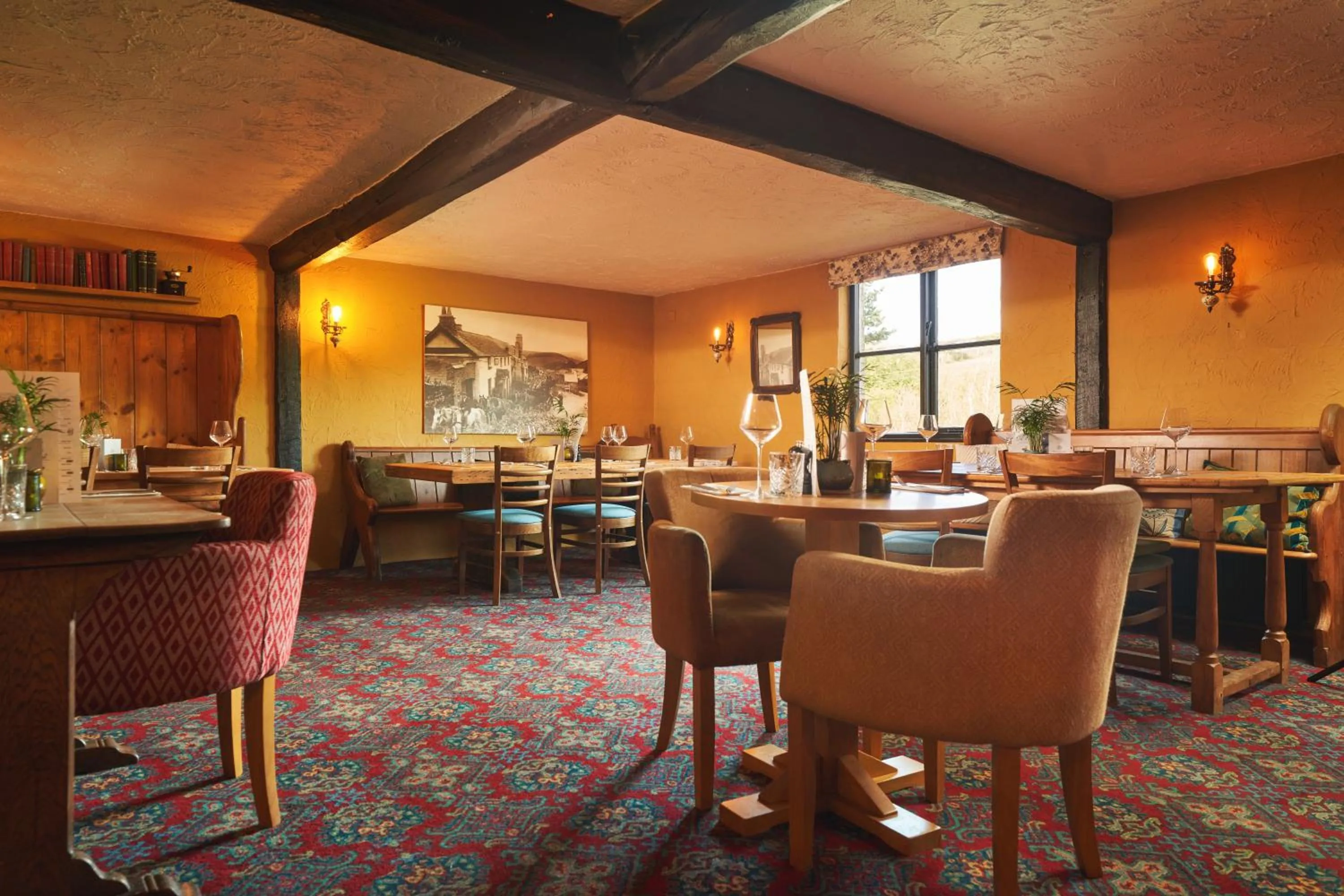 Restaurant/places to eat in Blue Ball Inn