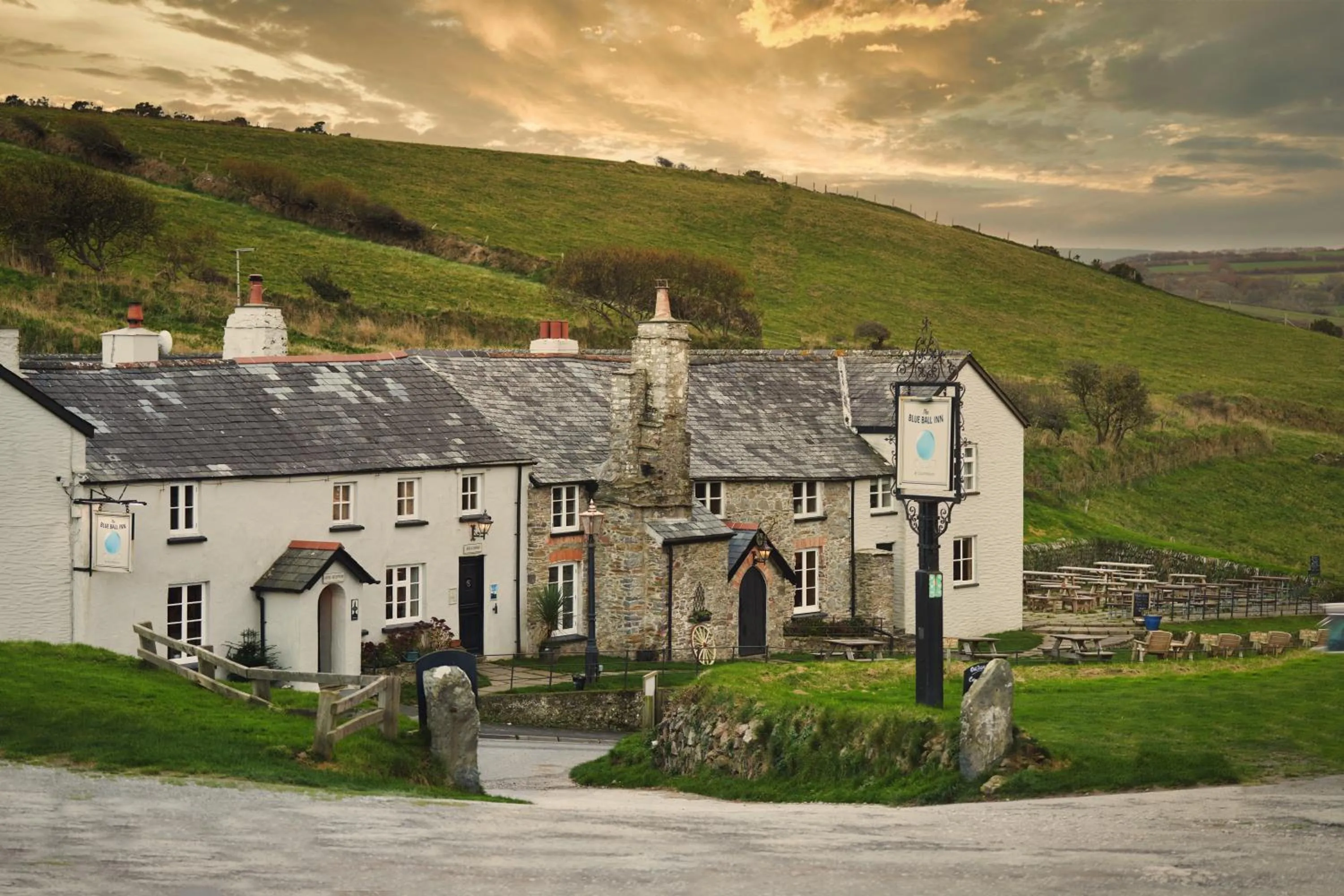 Property building in Blue Ball Inn