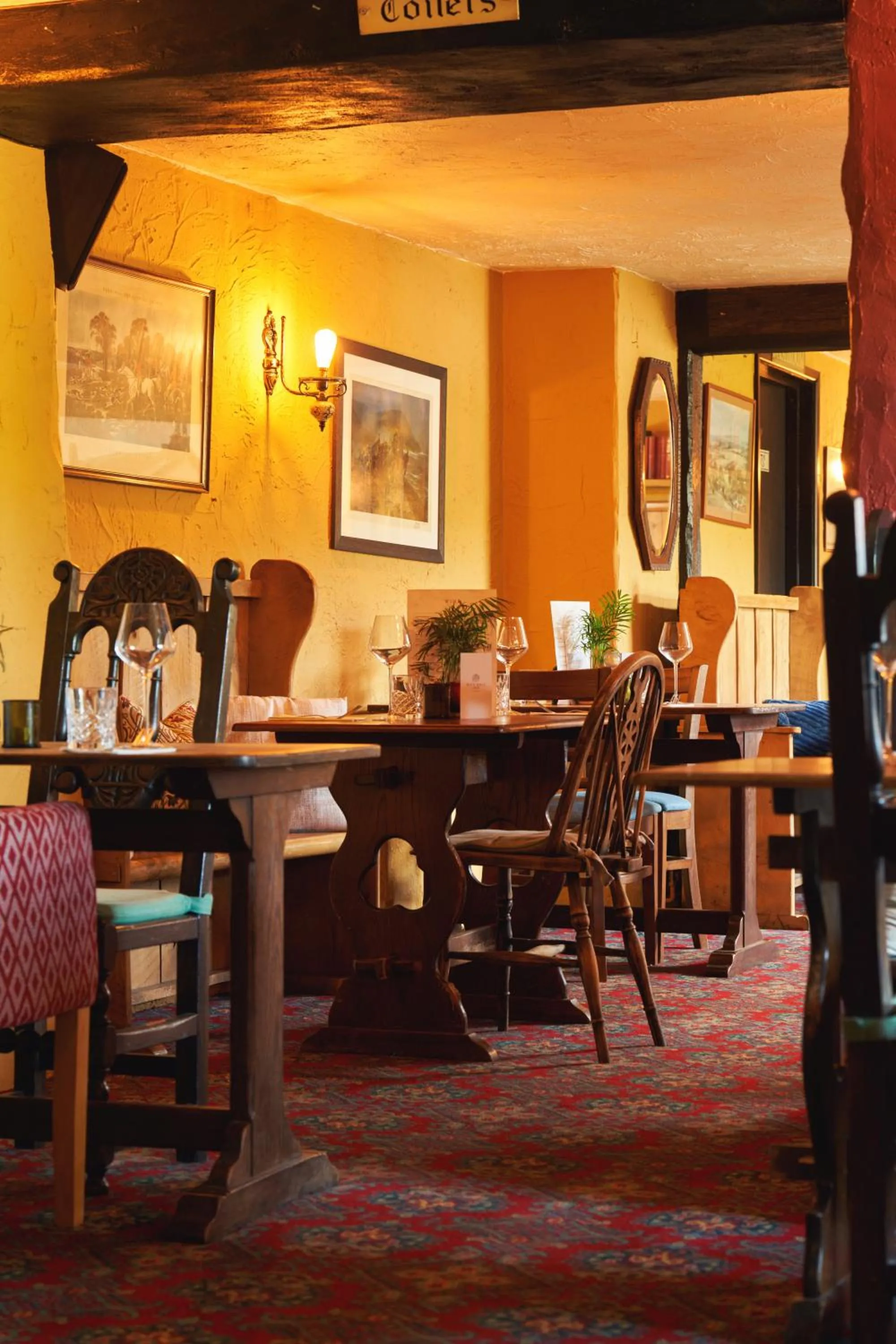 Restaurant/places to eat in Blue Ball Inn