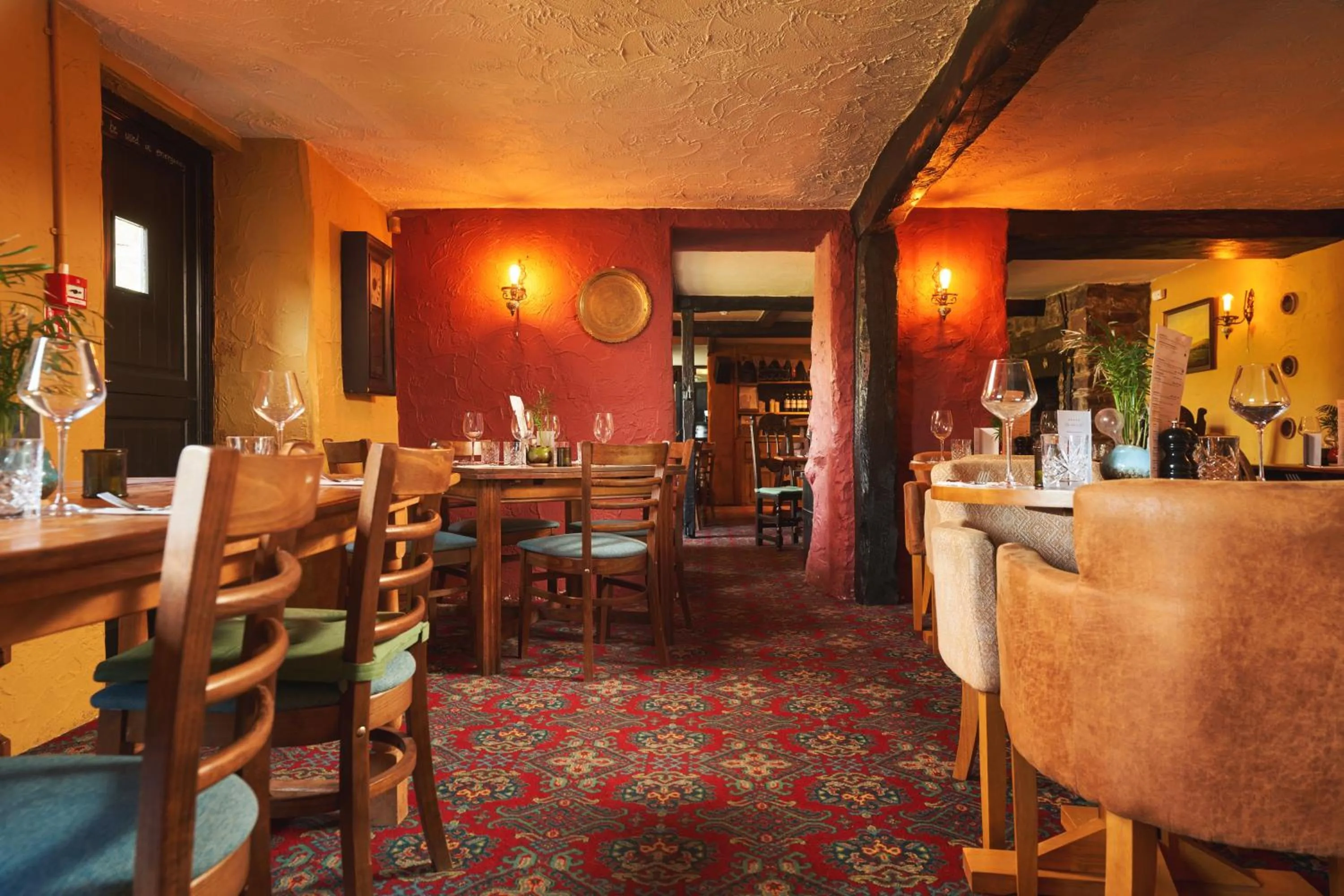 Restaurant/places to eat in Blue Ball Inn