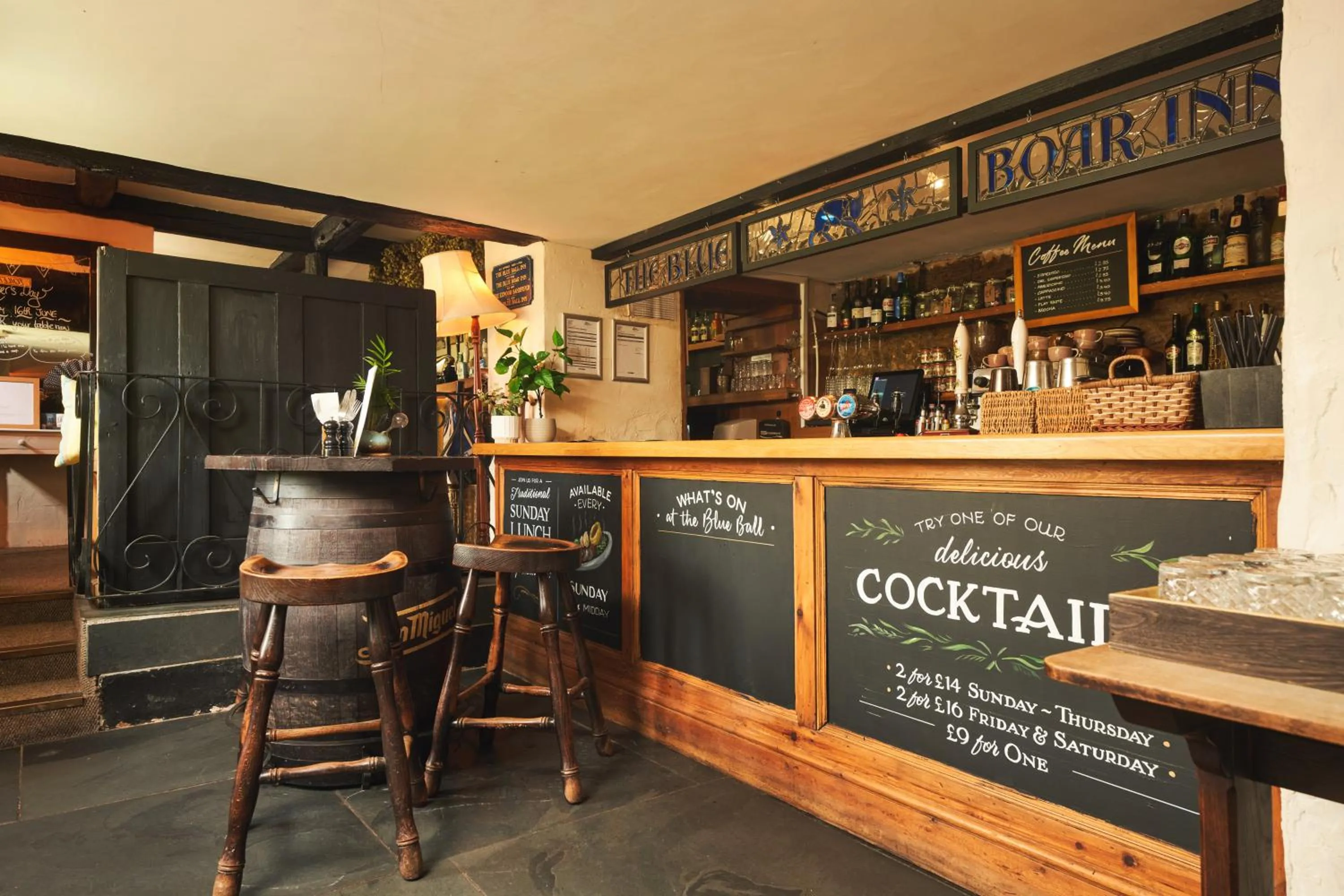 Lounge or bar in Blue Ball Inn