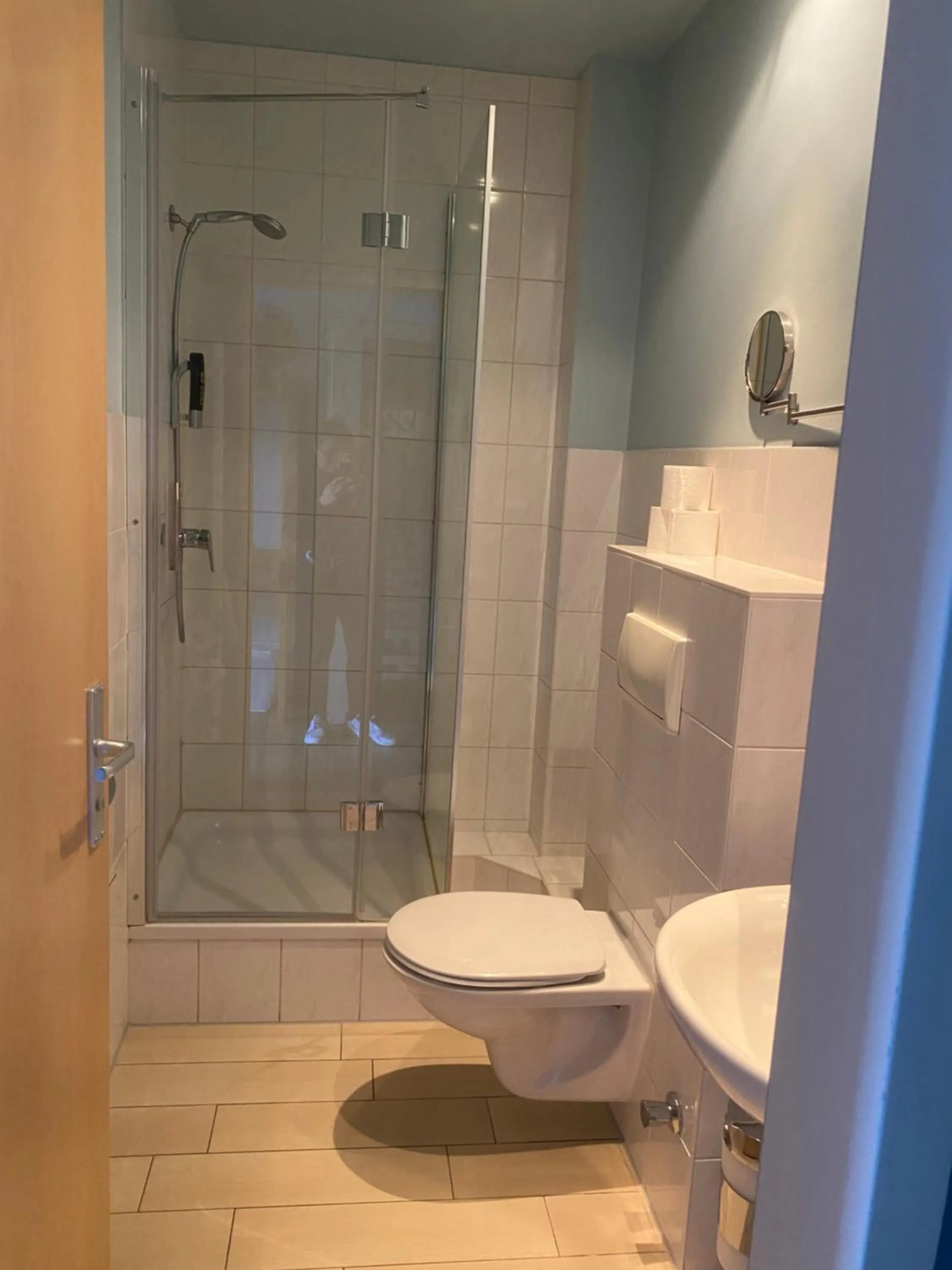 Shower in Singer109 Hostel, Hotel & Apartment