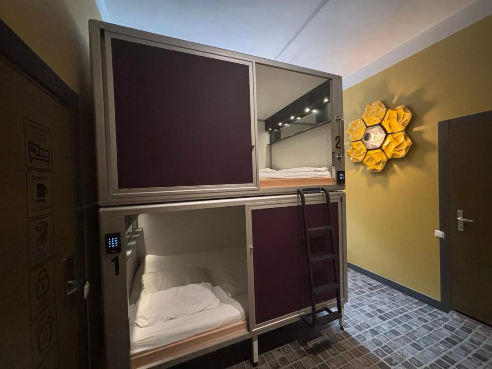 Bed in Singer109 Hostel, Hotel & Apartment