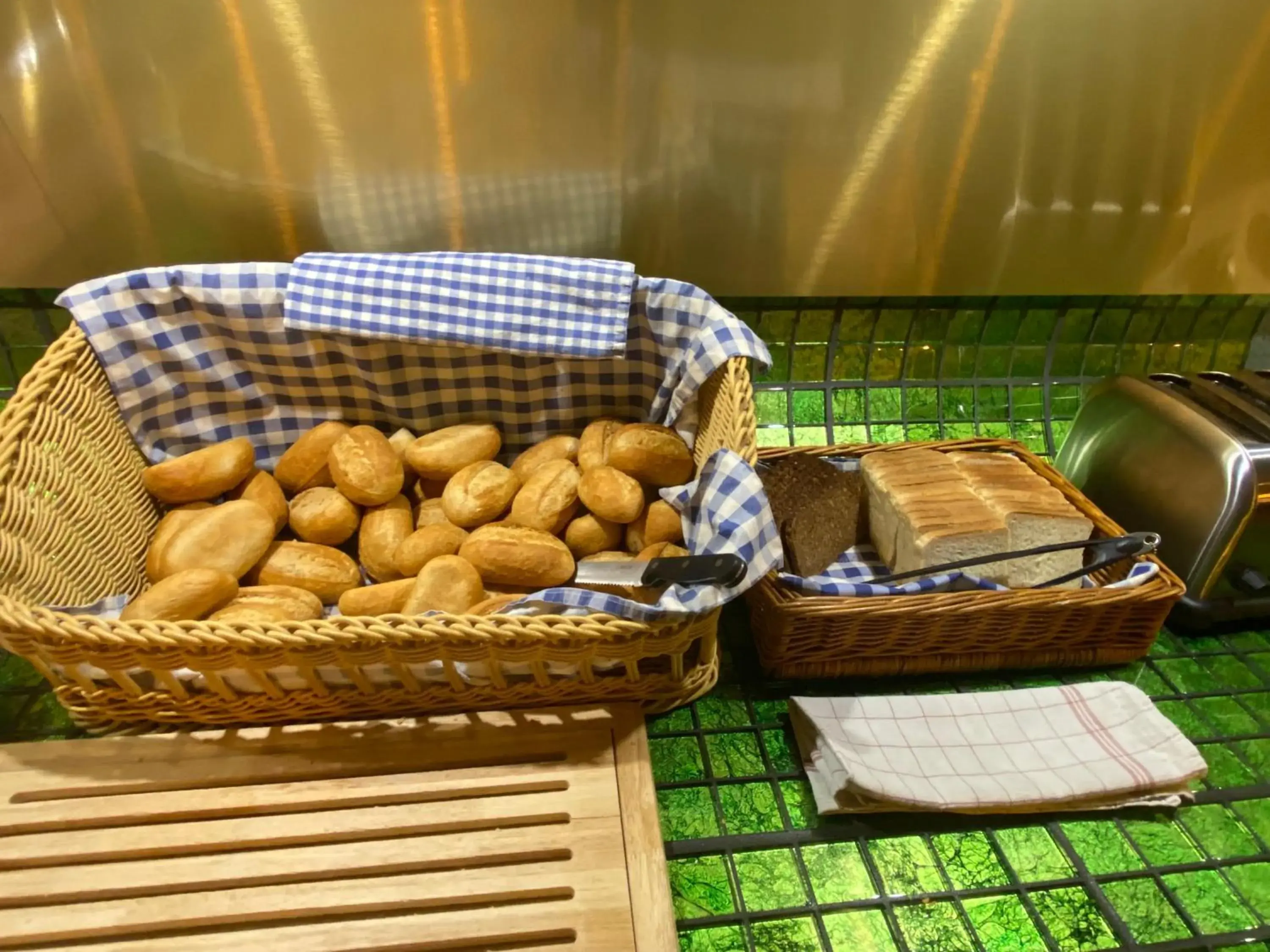 Food in Singer109 Hostel, Hotel & Apartment Food in Singer109 Hostel, Hotel & Apartment