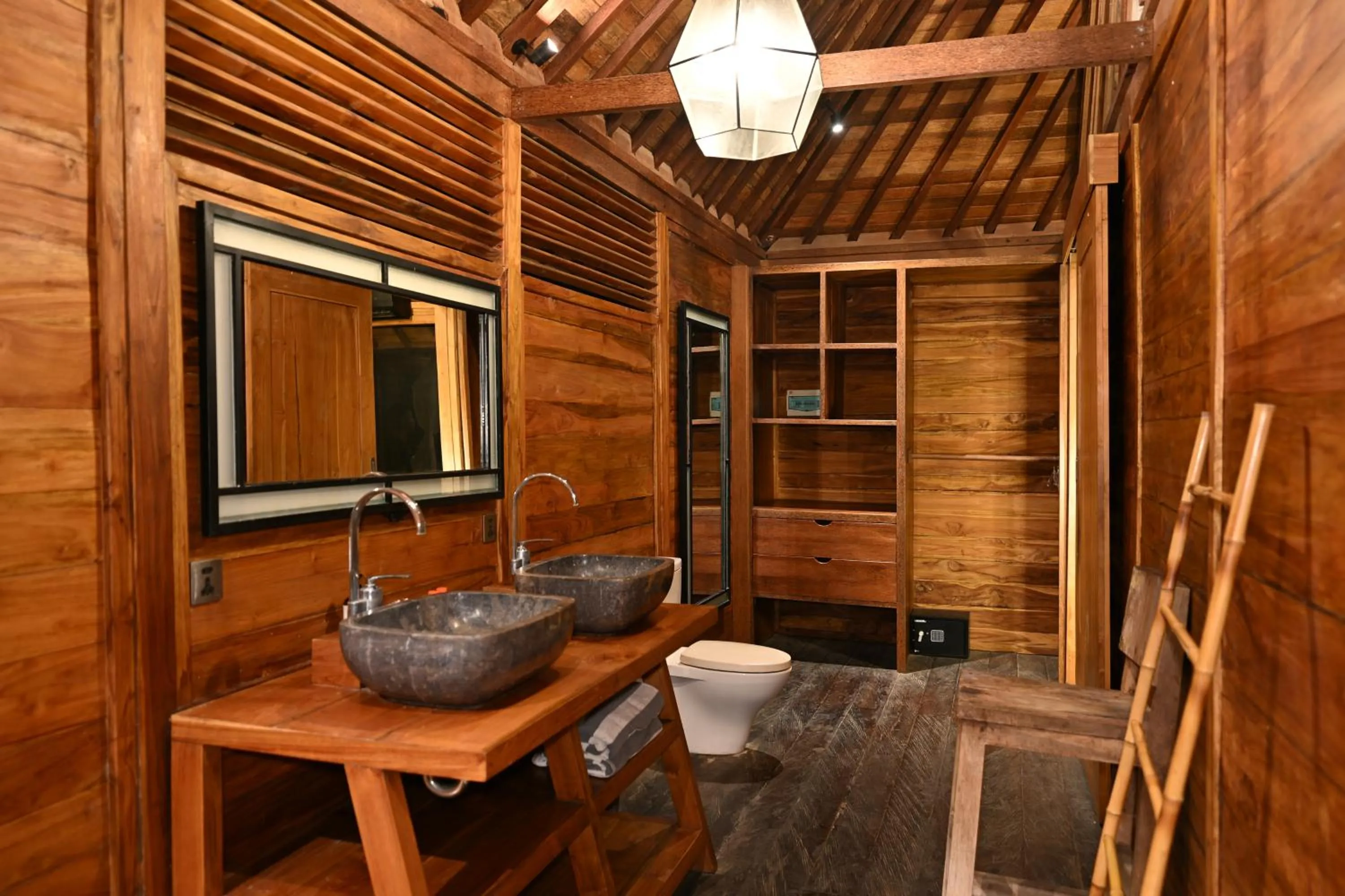 Shower in Canggu Wooden Green Paradise