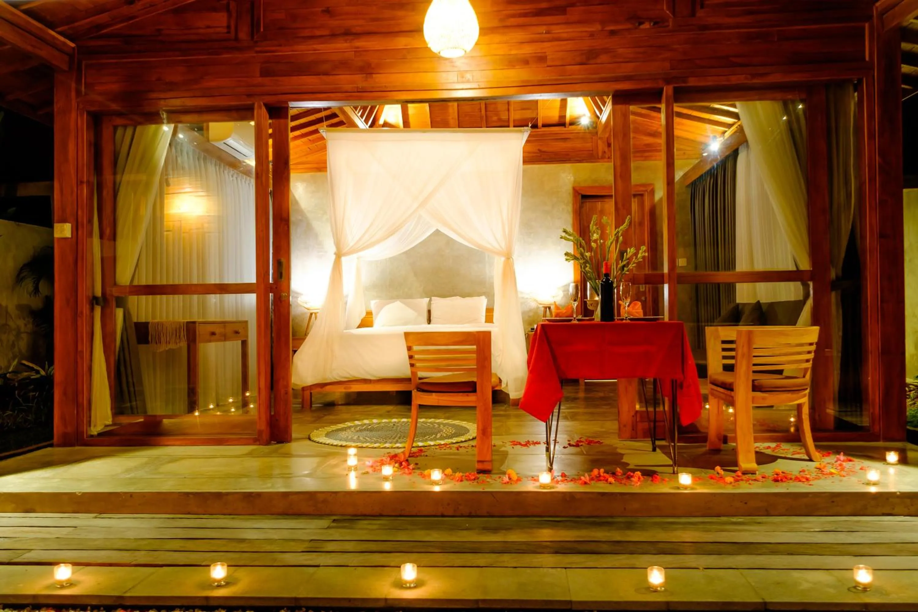 Night in Canggu Wooden Green Paradise