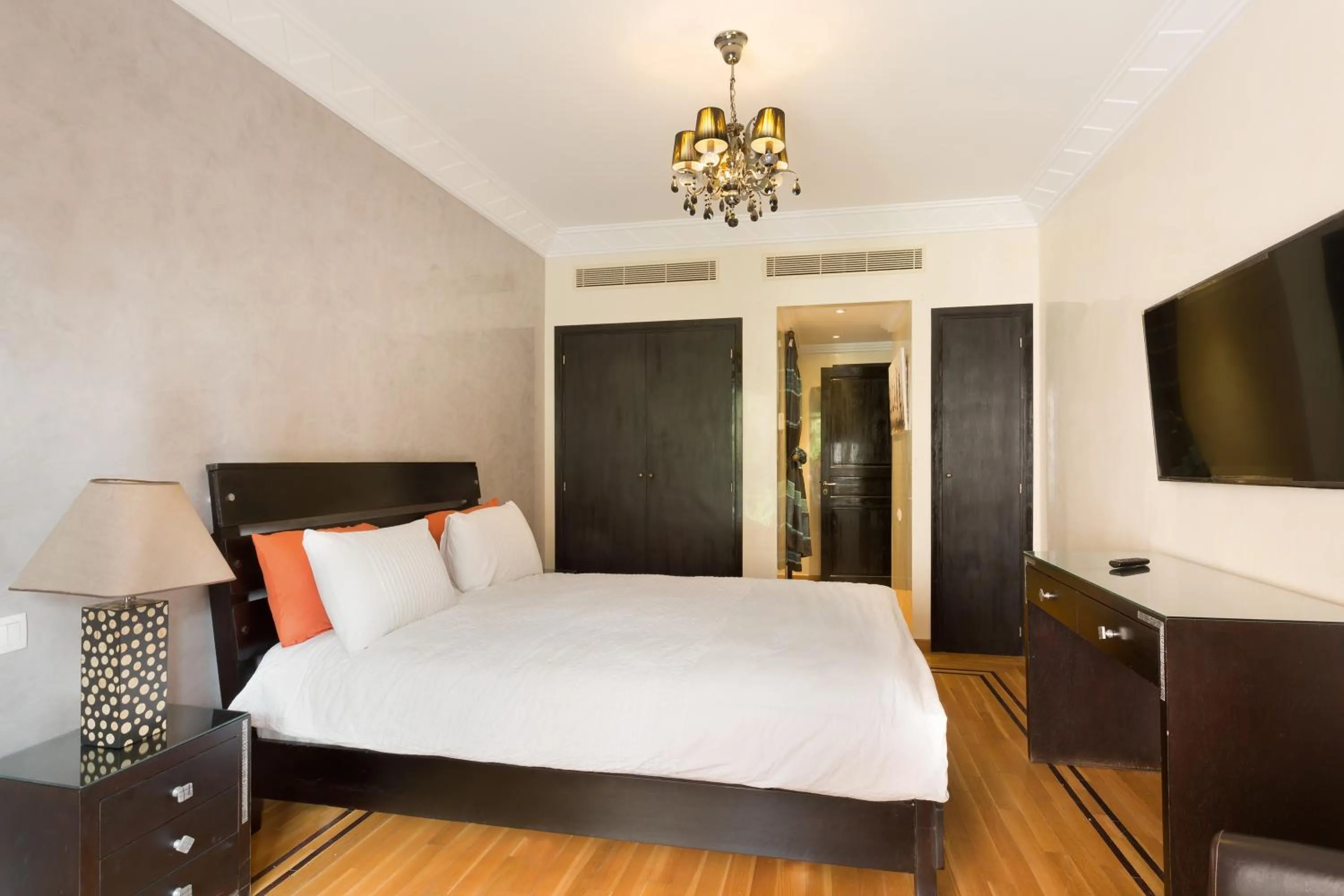 Bed in The Sapphire Apartment with Private Swimming Pool & Hot Tub - Hivernage Quarter - By Goldex Marrakech