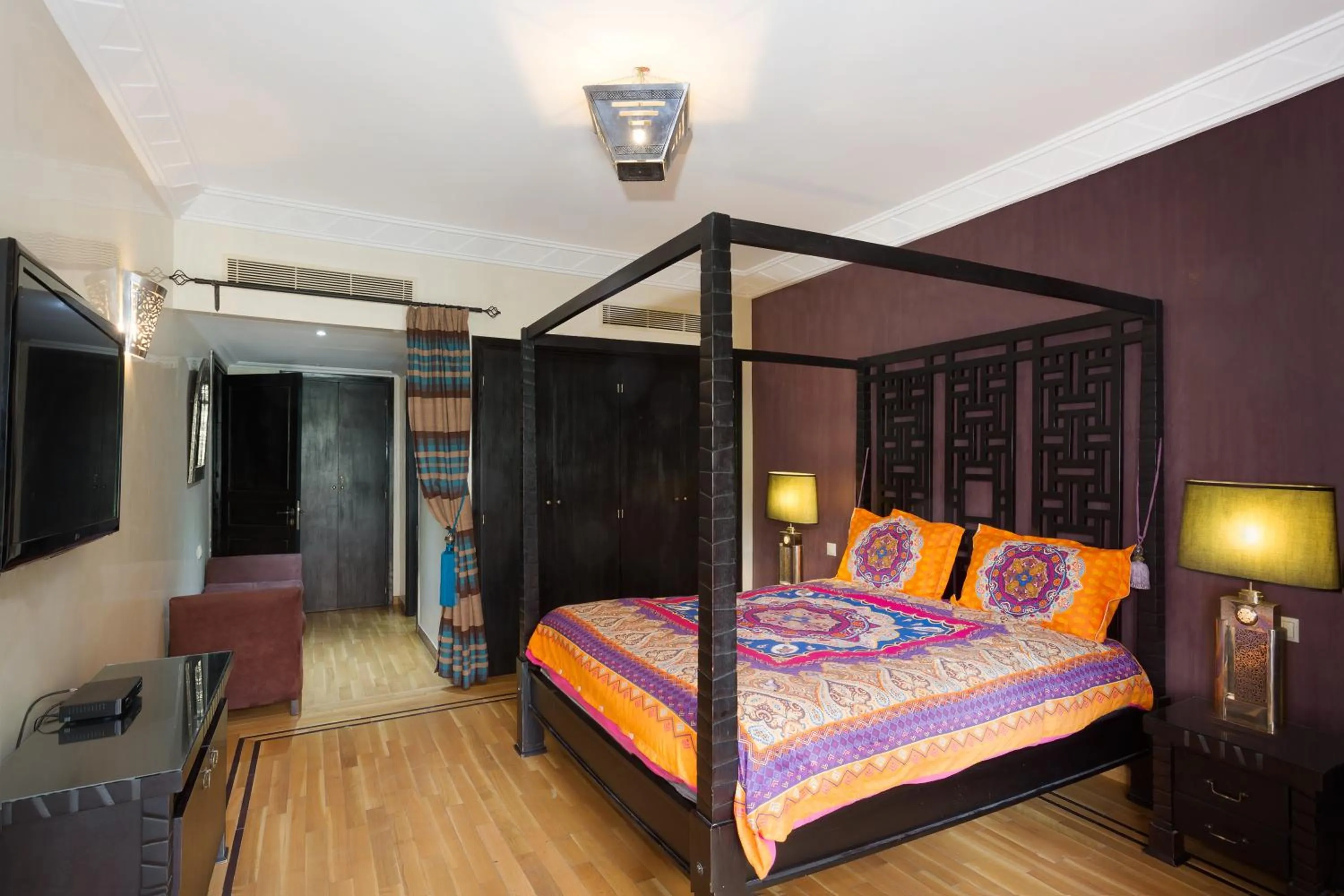 Bed in The Sapphire Apartment with Private Swimming Pool & Hot Tub - Hivernage Quarter - By Goldex Marrakech