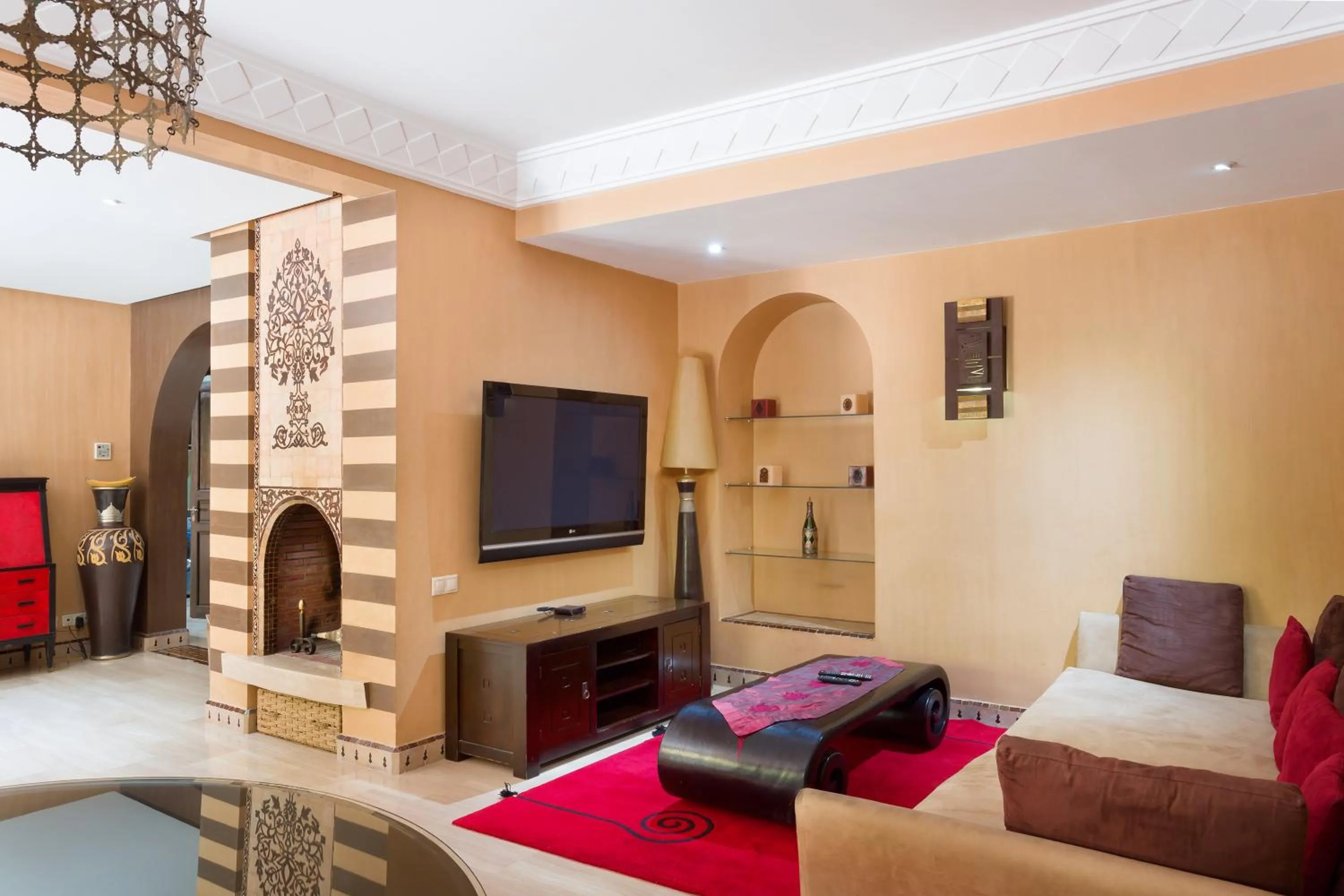 The Sapphire Apartment with Private Swimming Pool & Hot Tub - Hivernage Quarter - By Goldex Marrakech