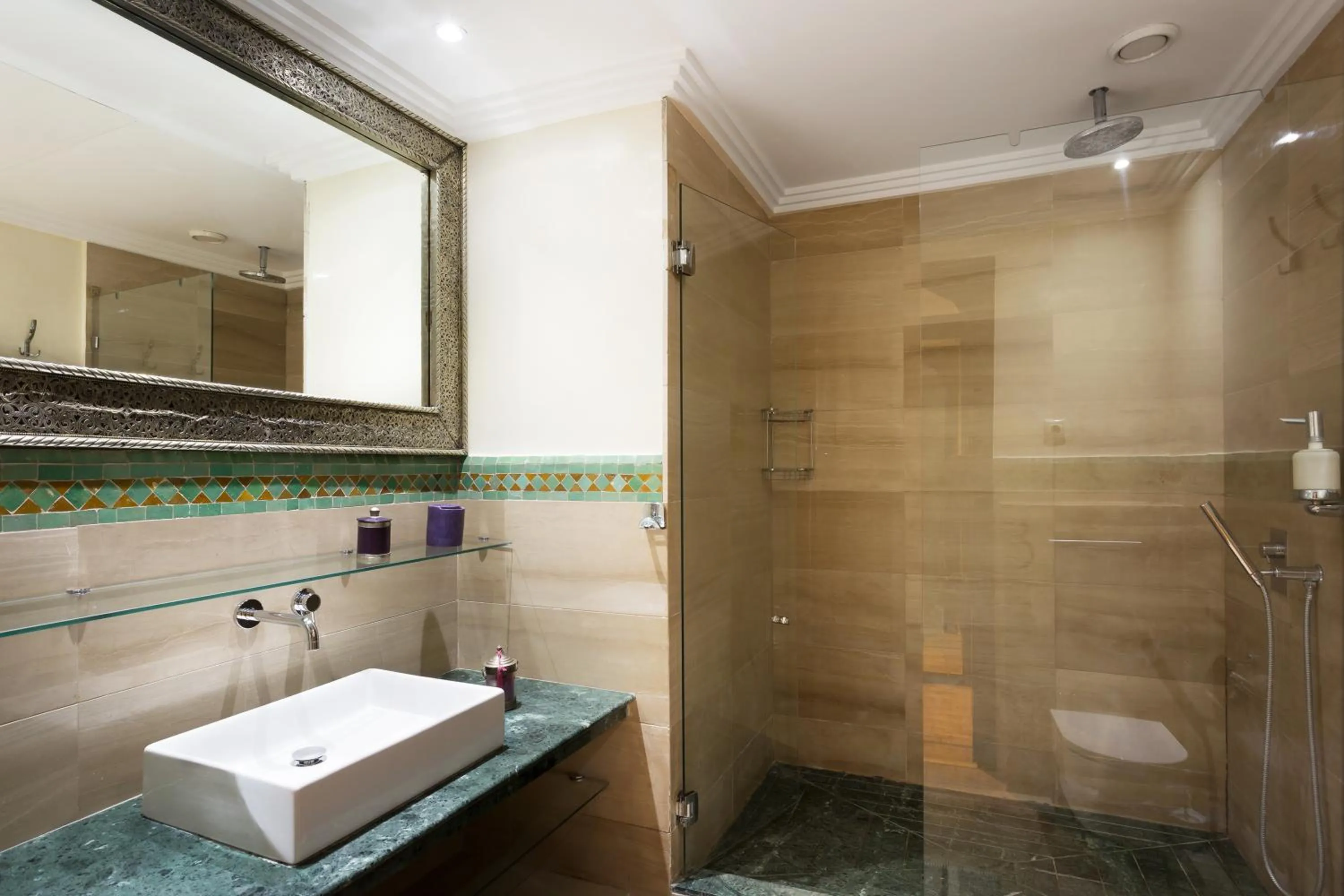 The Sapphire Apartment with Private Swimming Pool & Hot Tub - Hivernage Quarter - By Goldex Marrakech